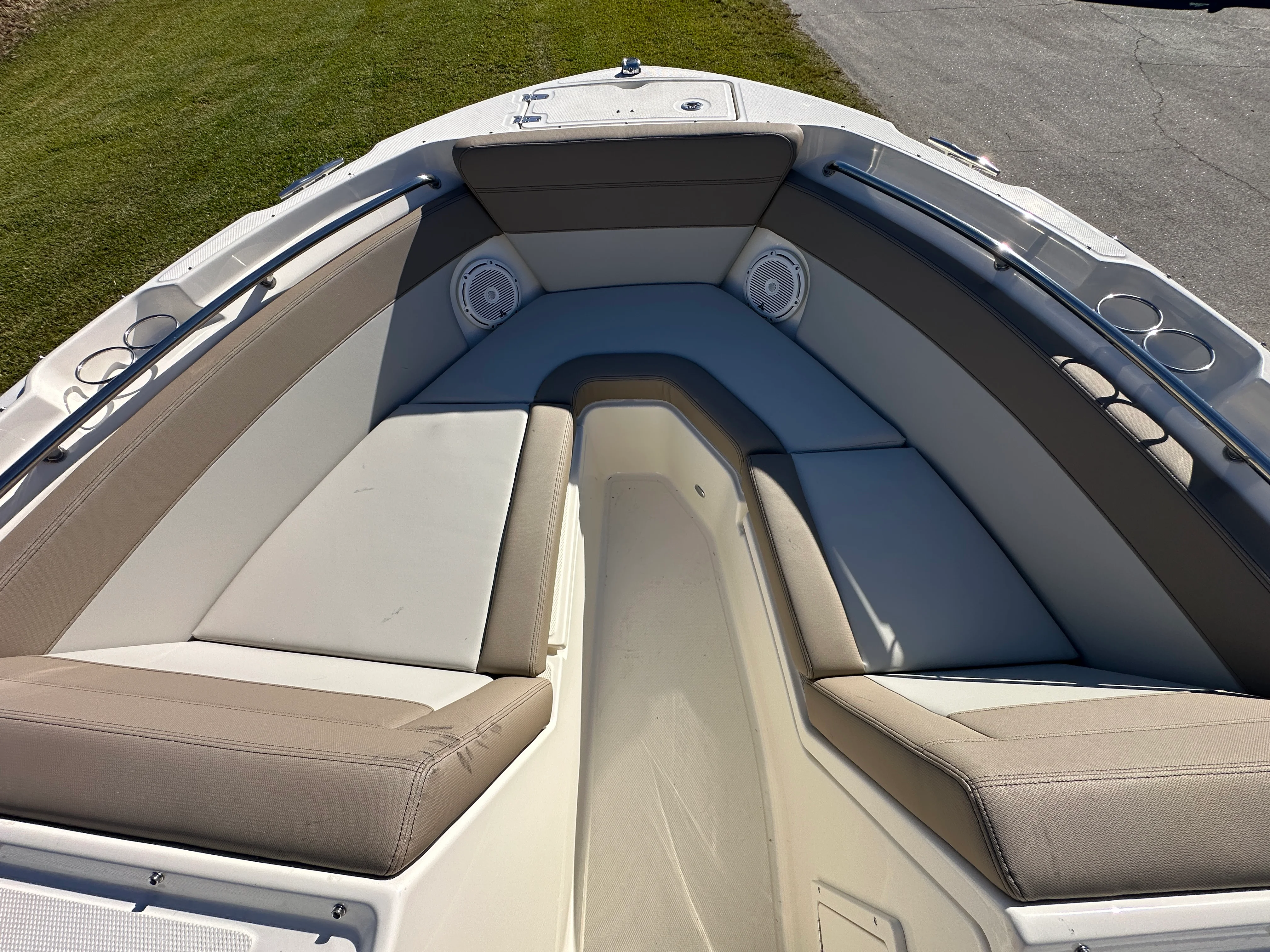 2025 Boston Whaler 210 Vantage Image Thumbnail #8