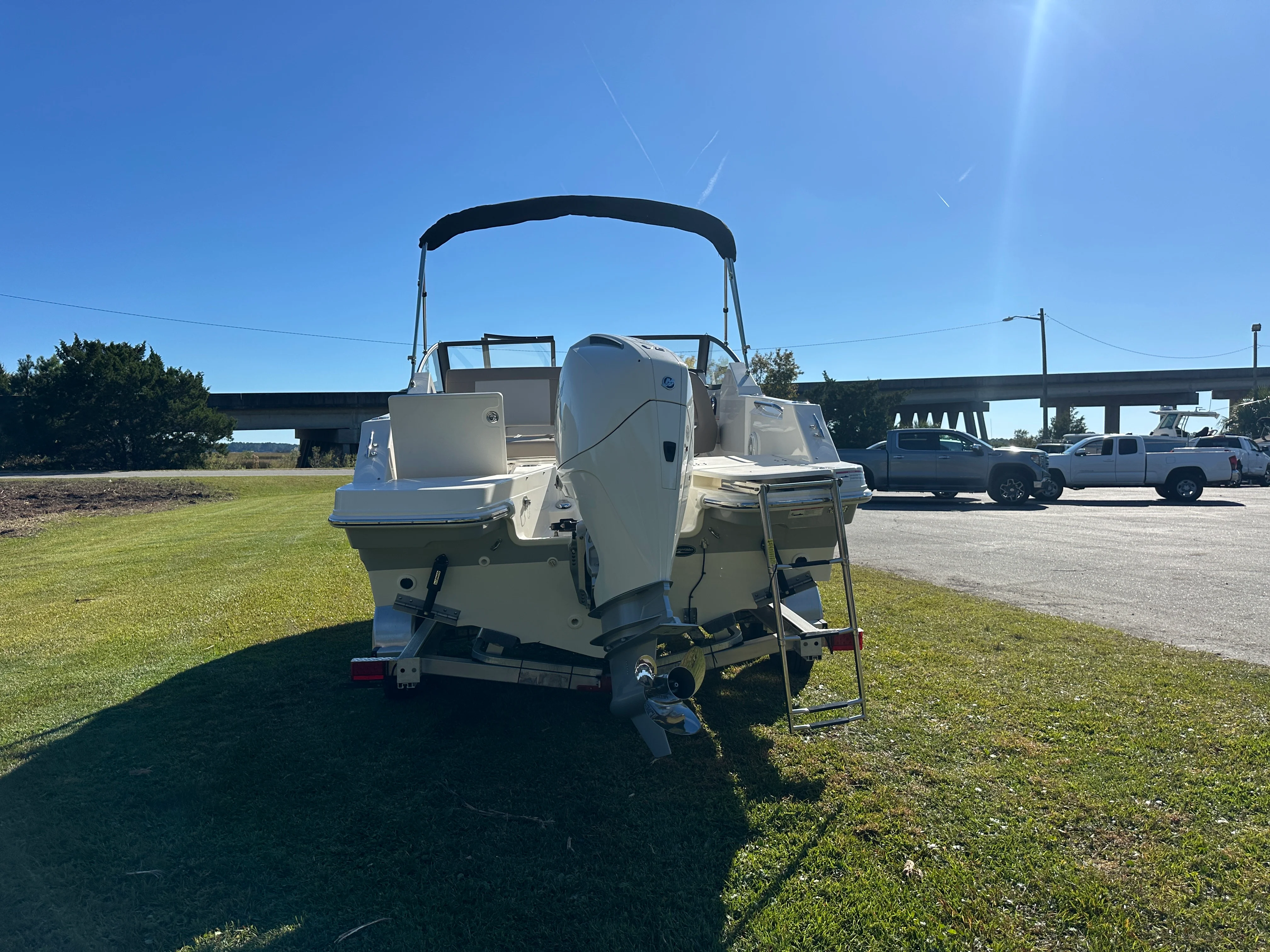 2025 Boston Whaler 210 Vantage Image Thumbnail #5