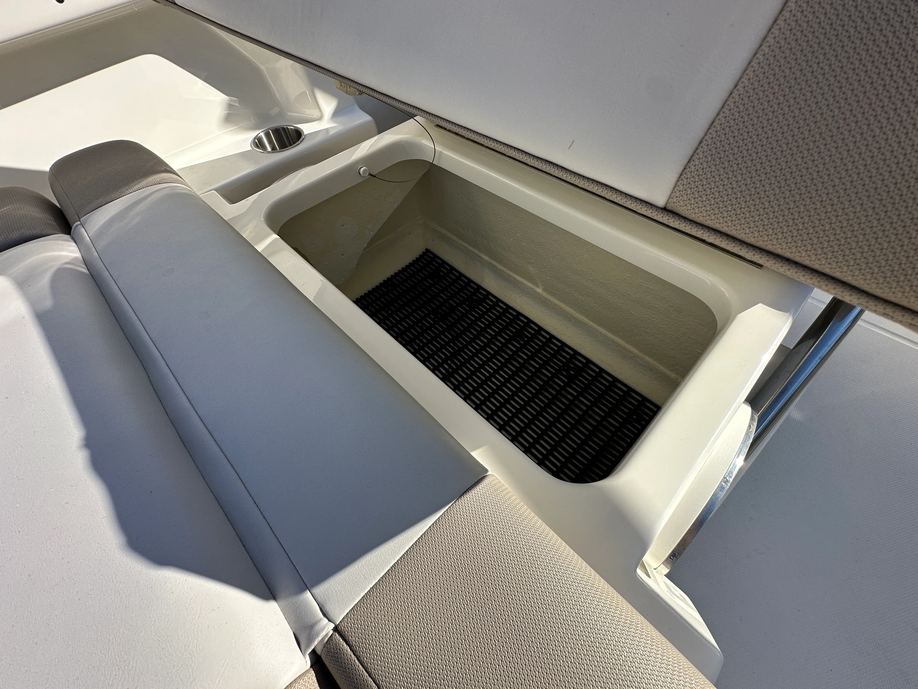 2025 Boston Whaler 210 Vantage Image Thumbnail #16