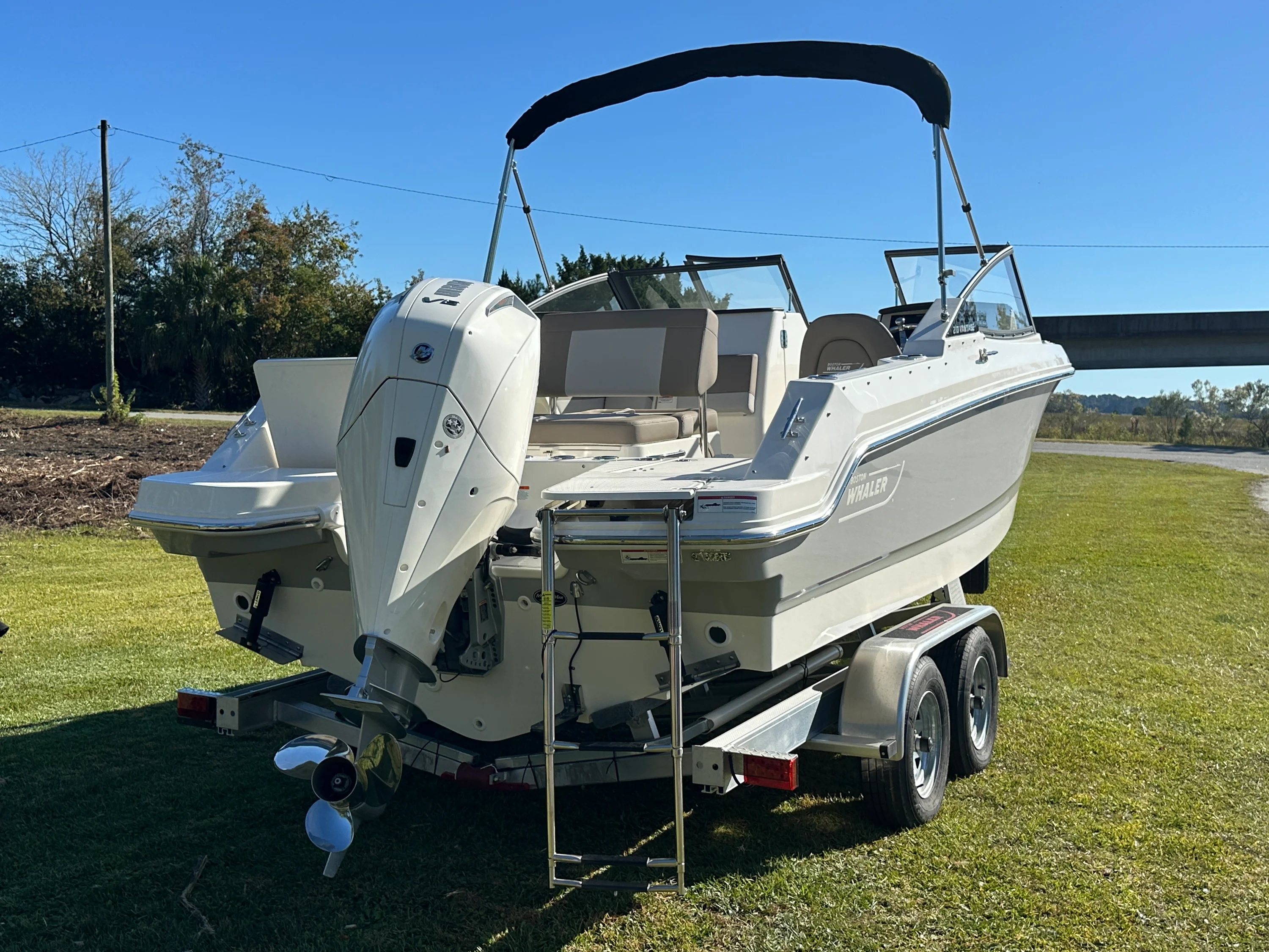 2025 Boston Whaler 210 Vantage Image Thumbnail #6