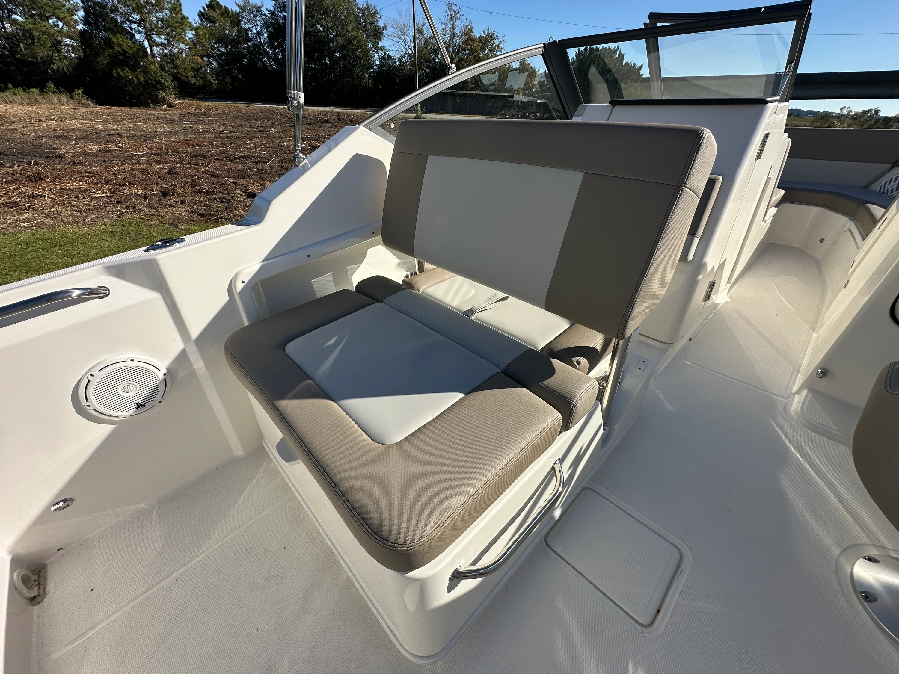 2025 Boston Whaler 210 Vantage Image Thumbnail #25