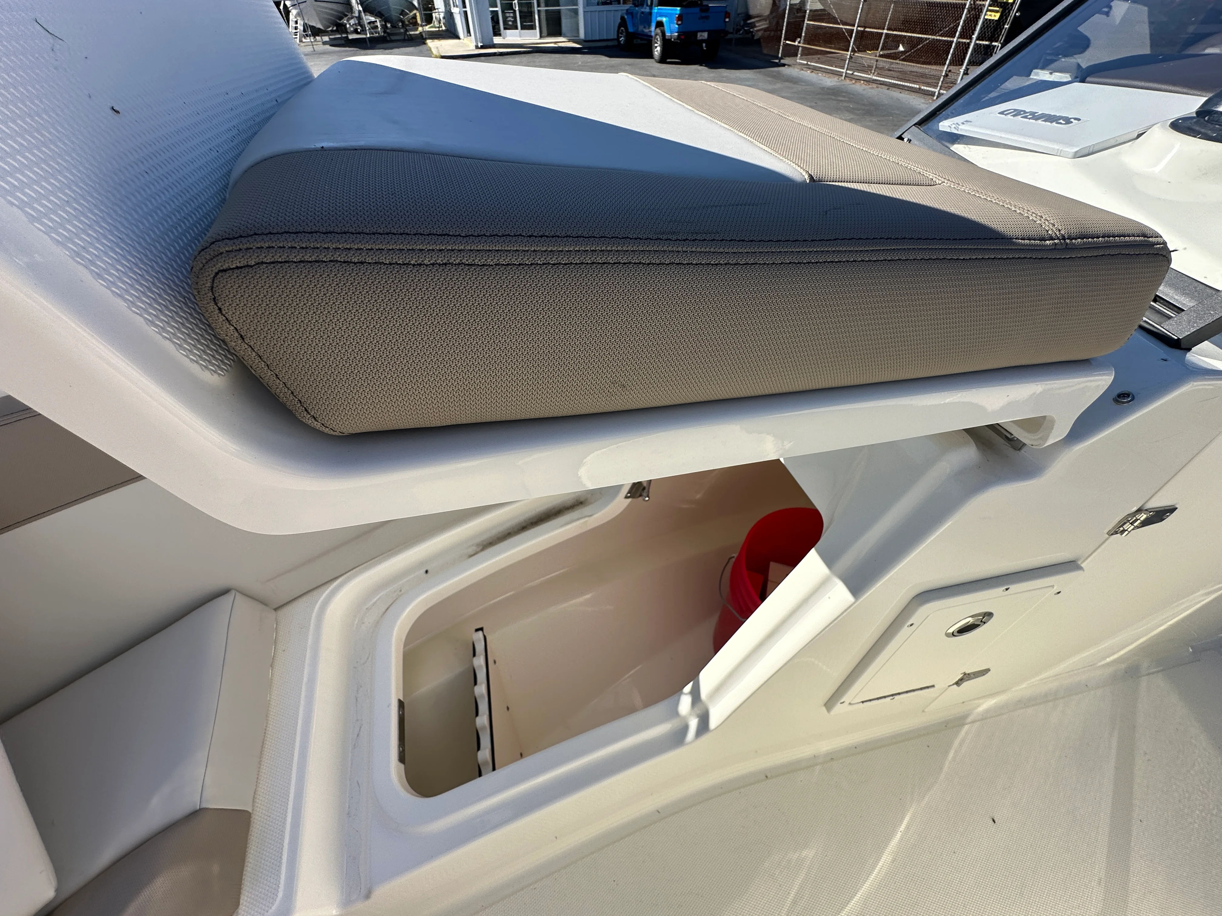 2025 Boston Whaler 210 Vantage Image Thumbnail #13