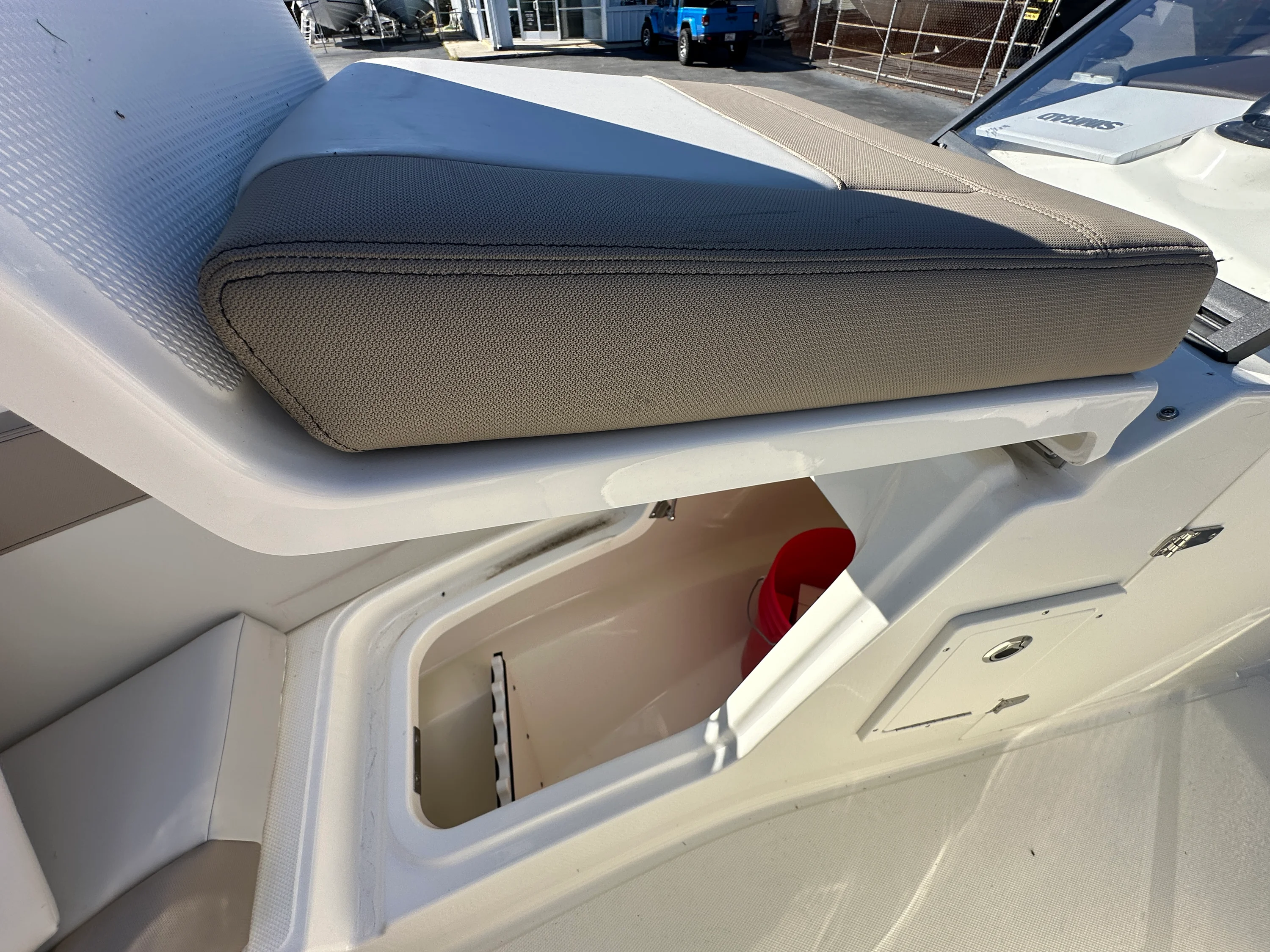 2025 Boston Whaler 210 Vantage Image Thumbnail #13