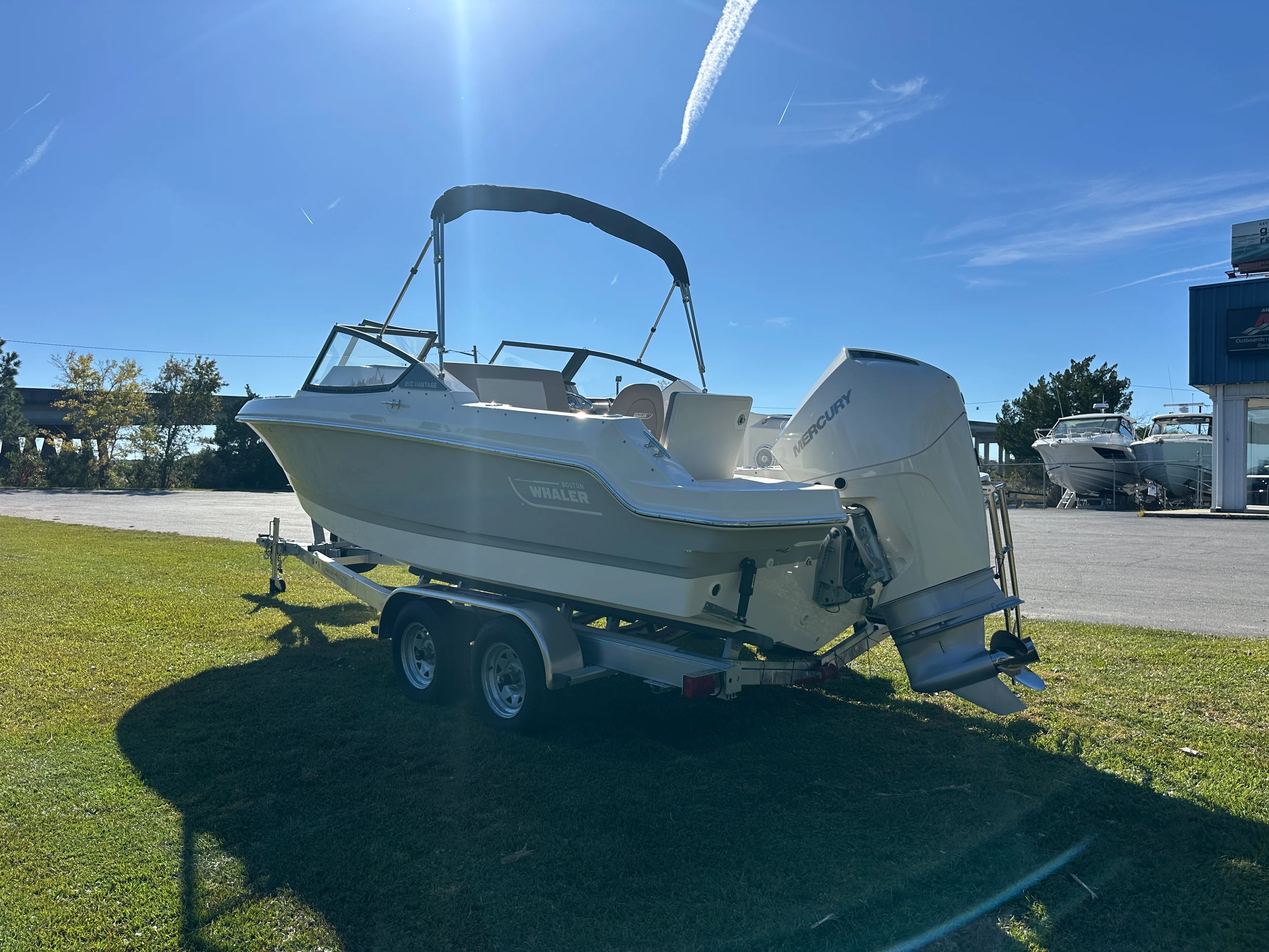 2025 Boston Whaler 210 Vantage Image Thumbnail #4