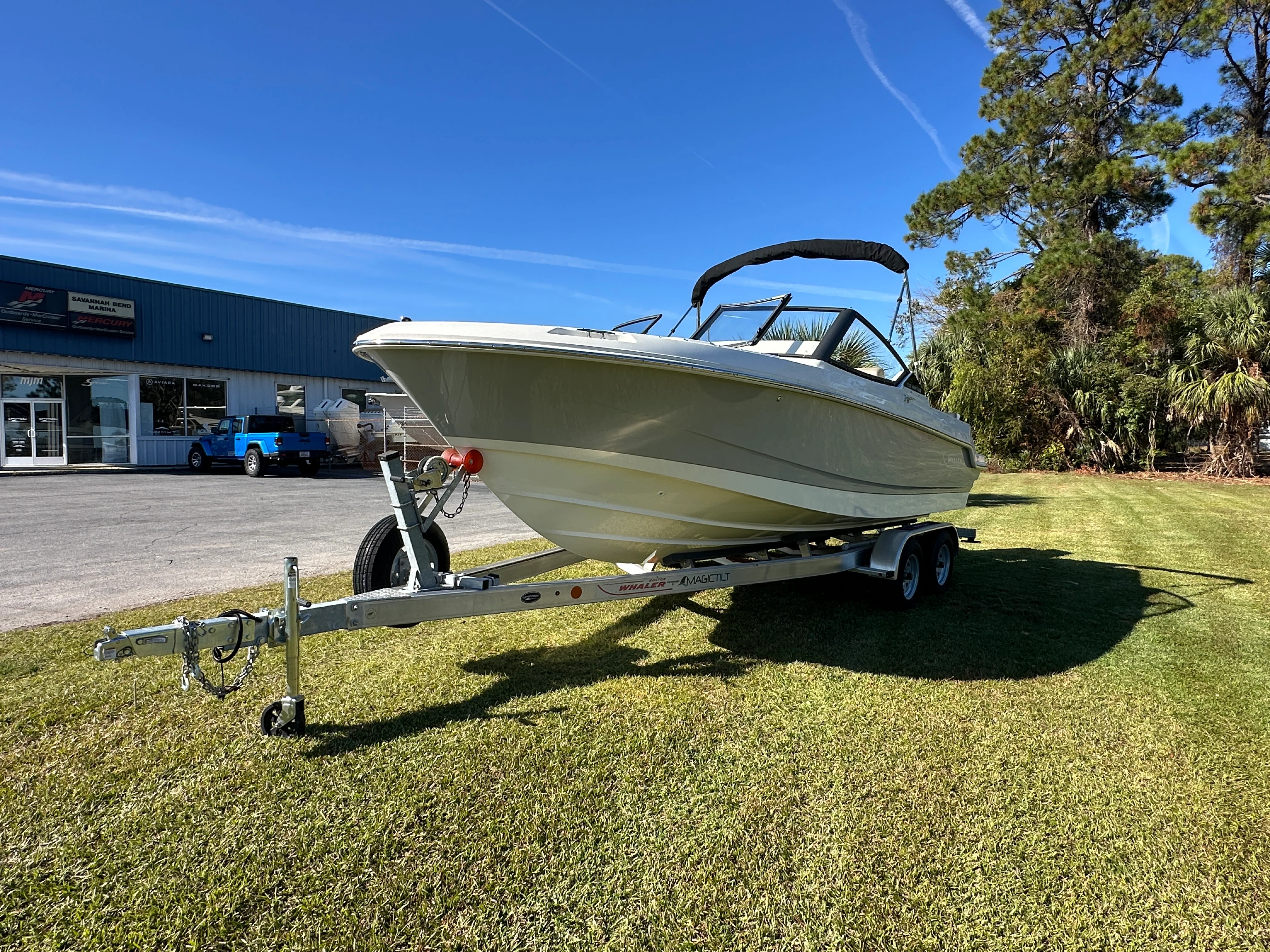 2025 Boston Whaler 210 Vantage Image Thumbnail #2