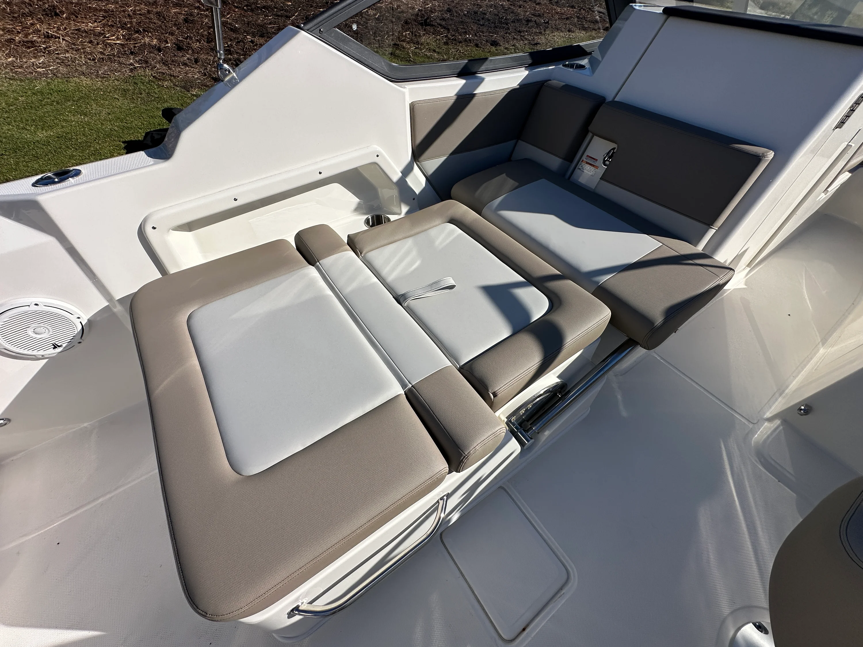 2025 Boston Whaler 210 Vantage Image Thumbnail #15
