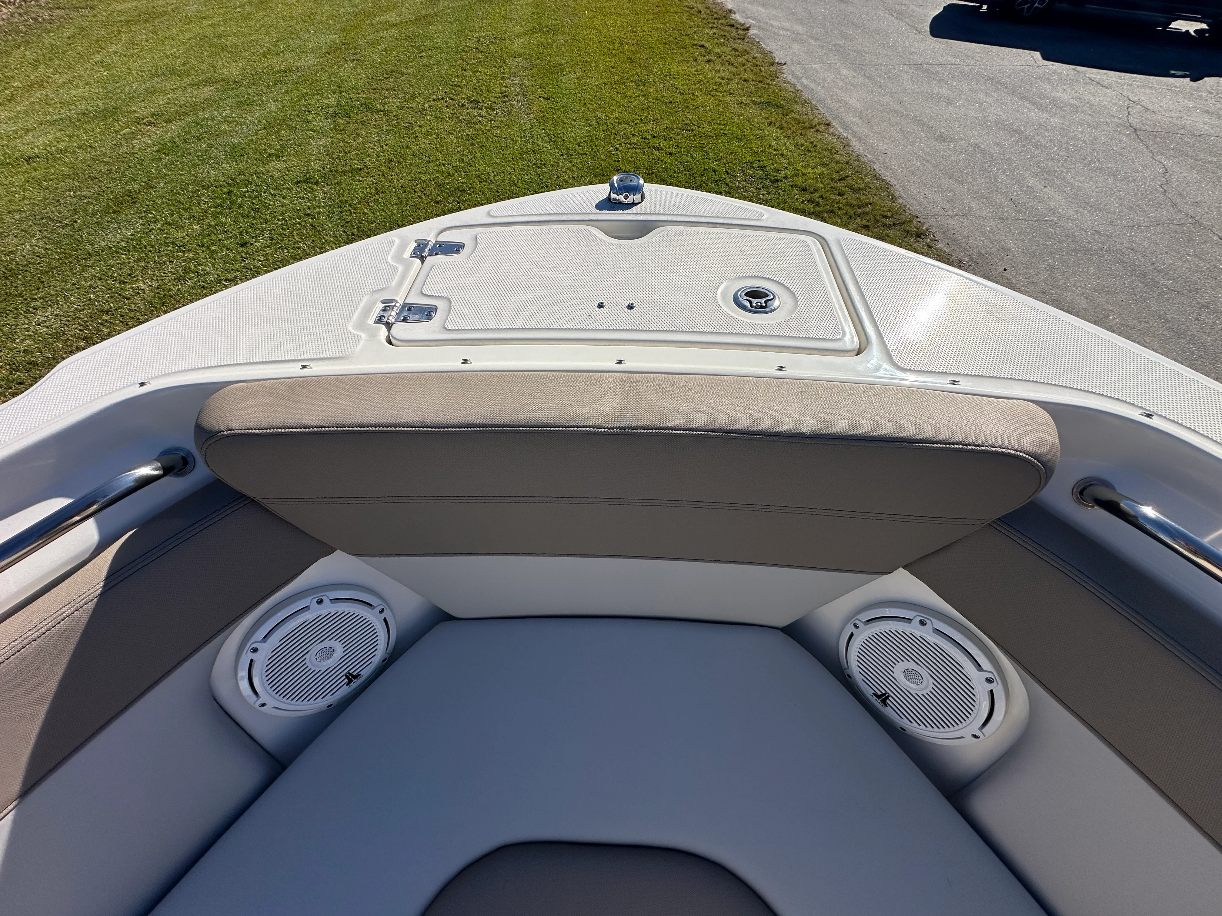 2025 Boston Whaler 210 Vantage Image Thumbnail #11