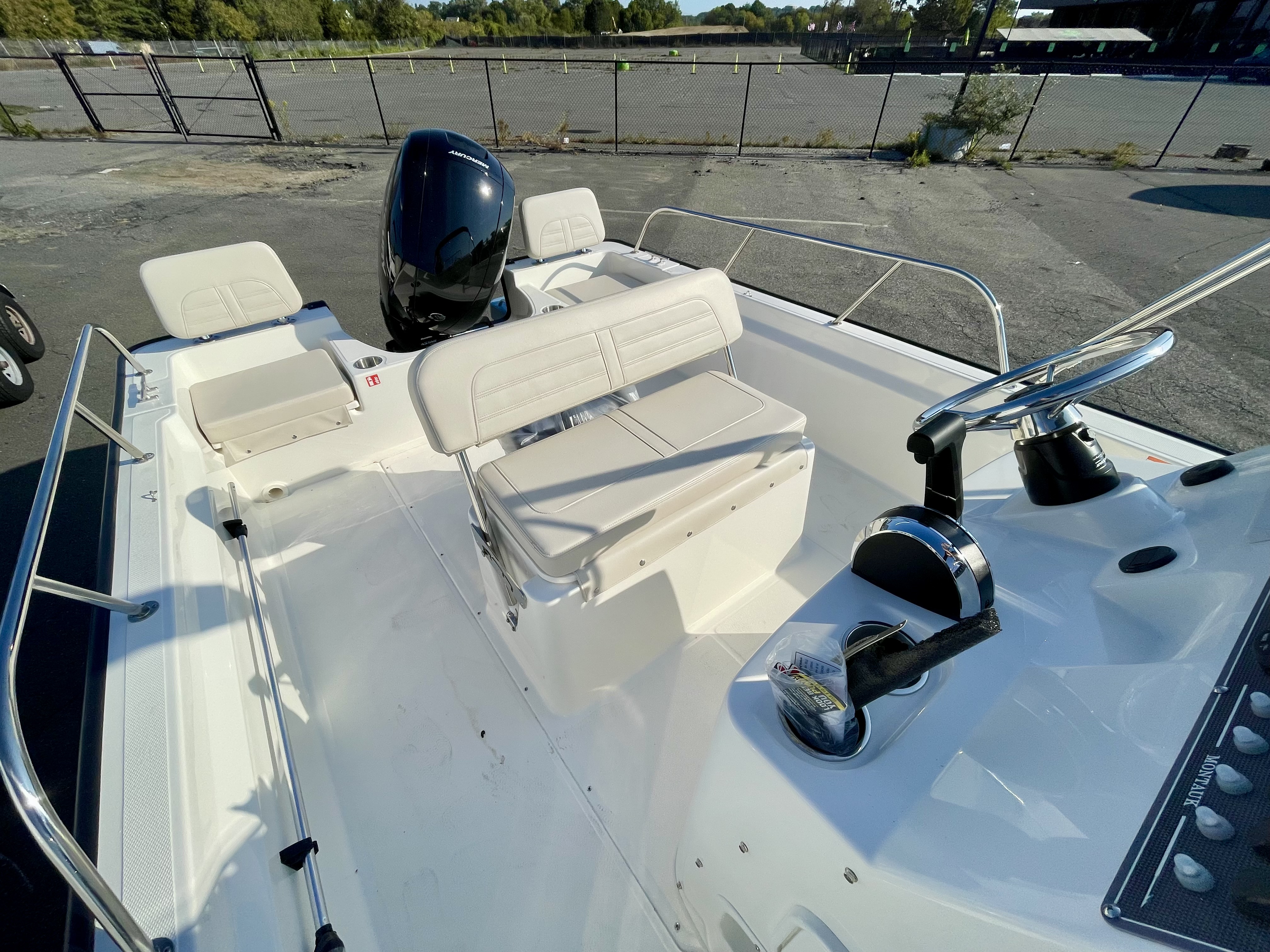 2026 Boston Whaler 190 Montauk Image Thumbnail #3