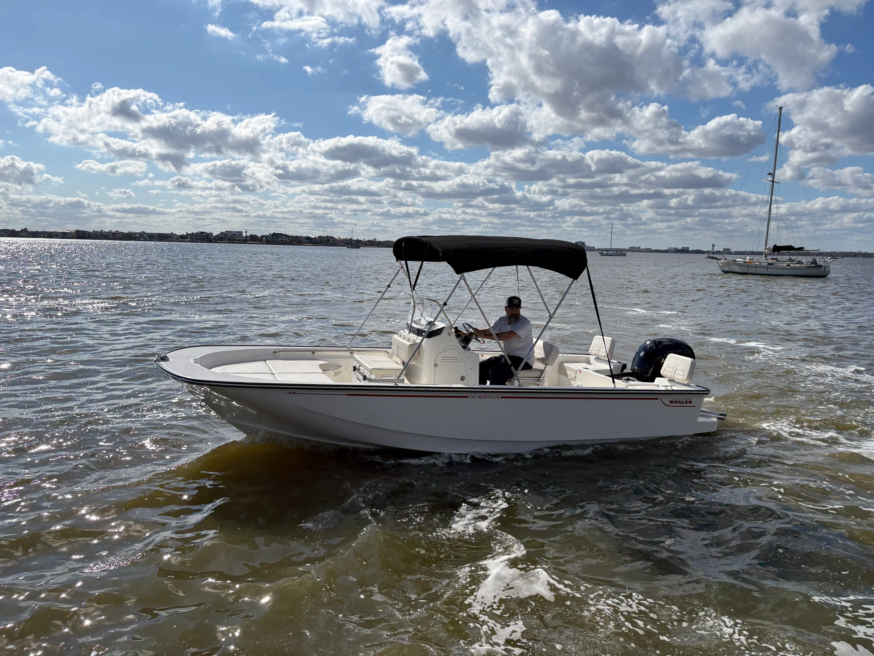 2026 Boston Whaler 190 Montauk Image Thumbnail #1