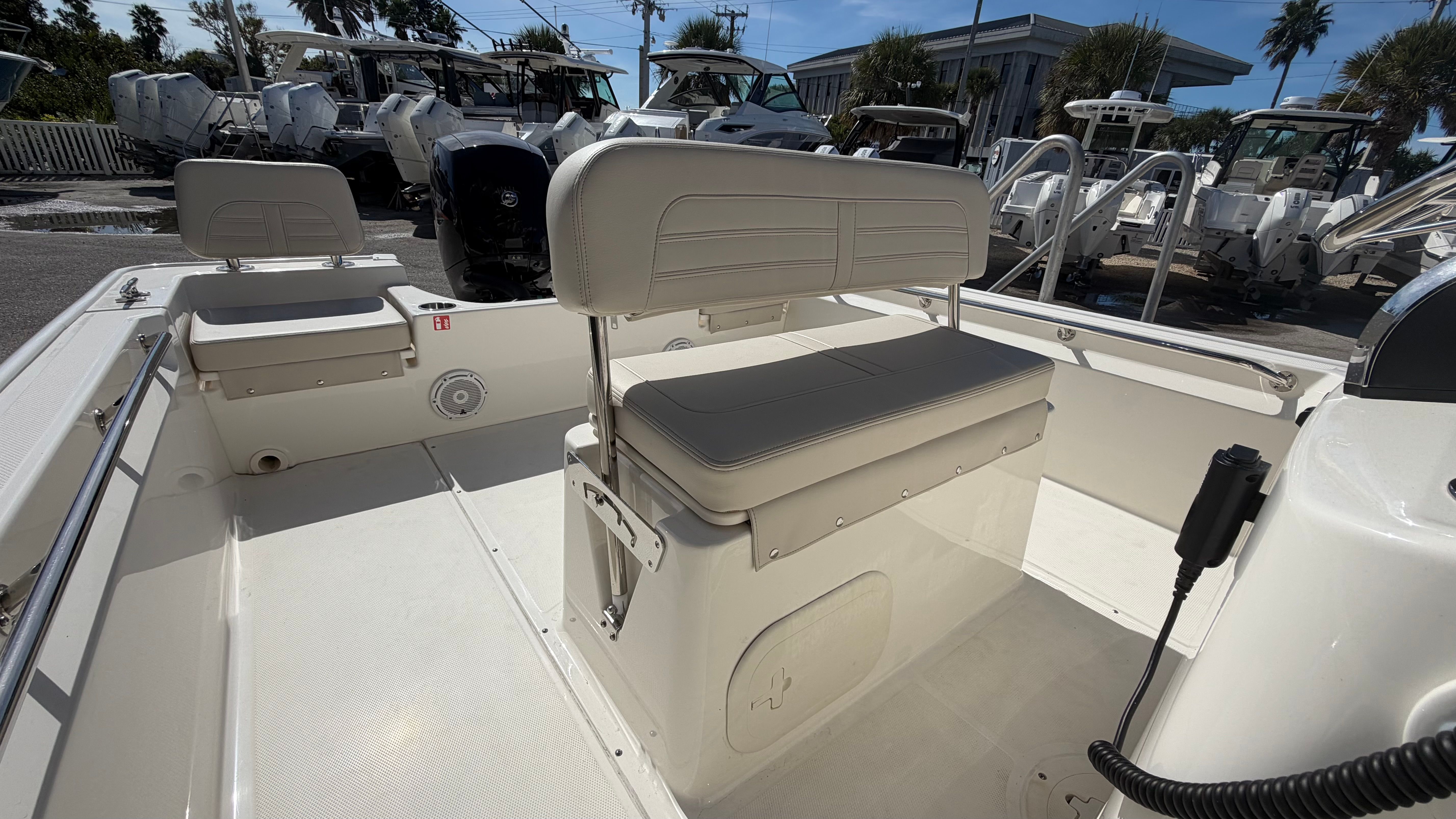 2026 Boston Whaler 190 Montauk Image Thumbnail #7
