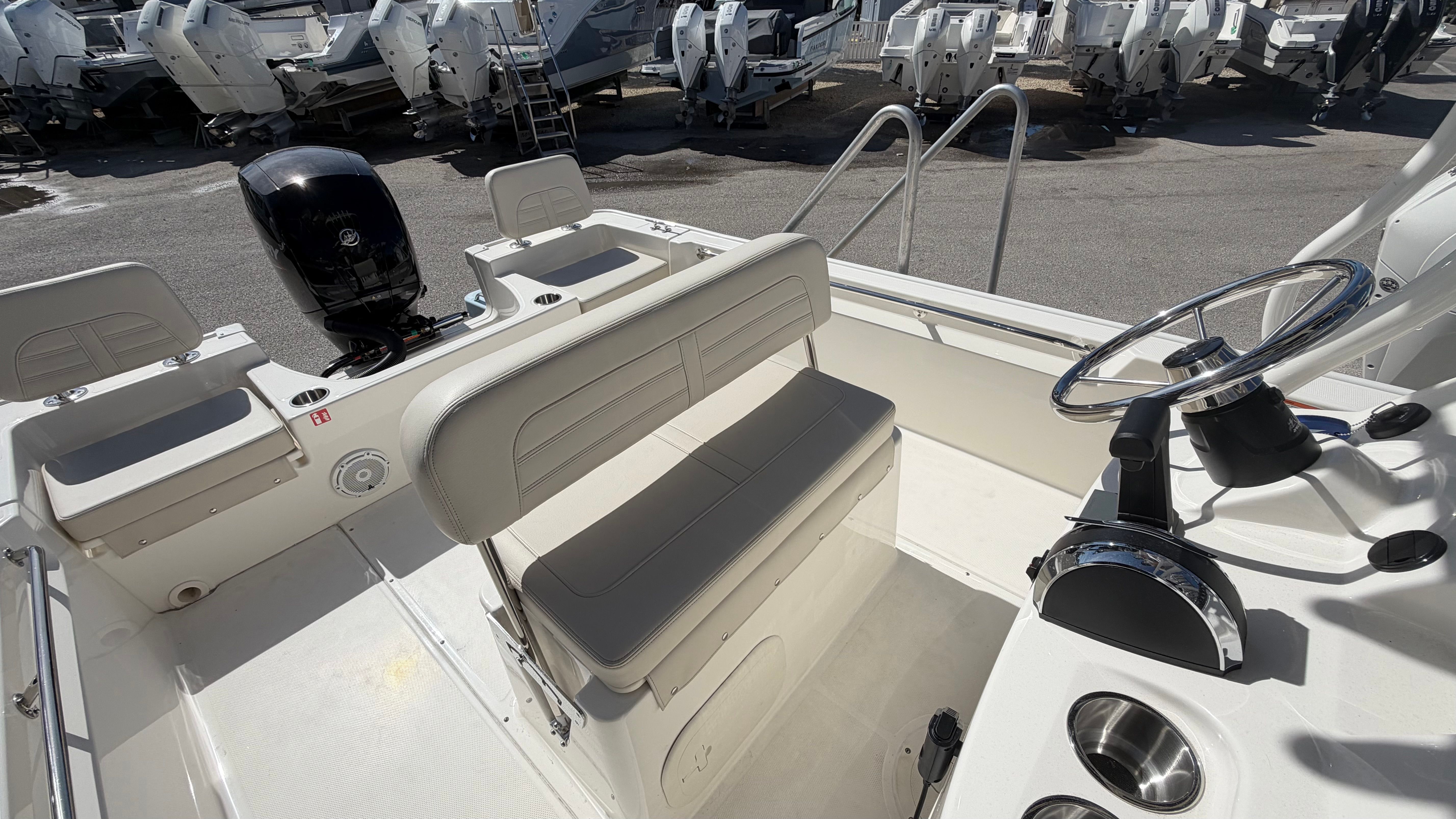 2026 Boston Whaler 190 Montauk Image Thumbnail #6