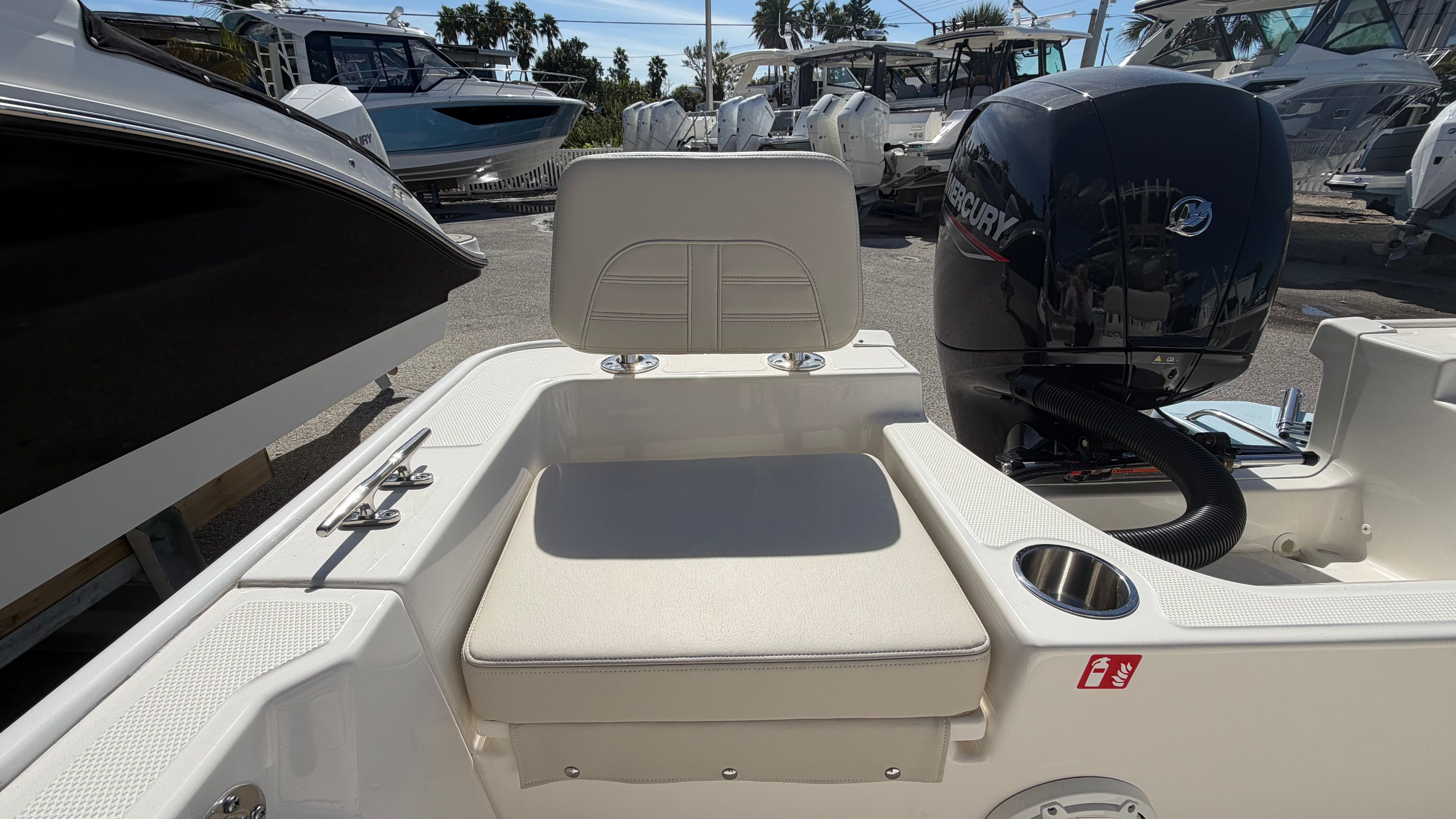2026 Boston Whaler 190 Montauk Image Thumbnail #4
