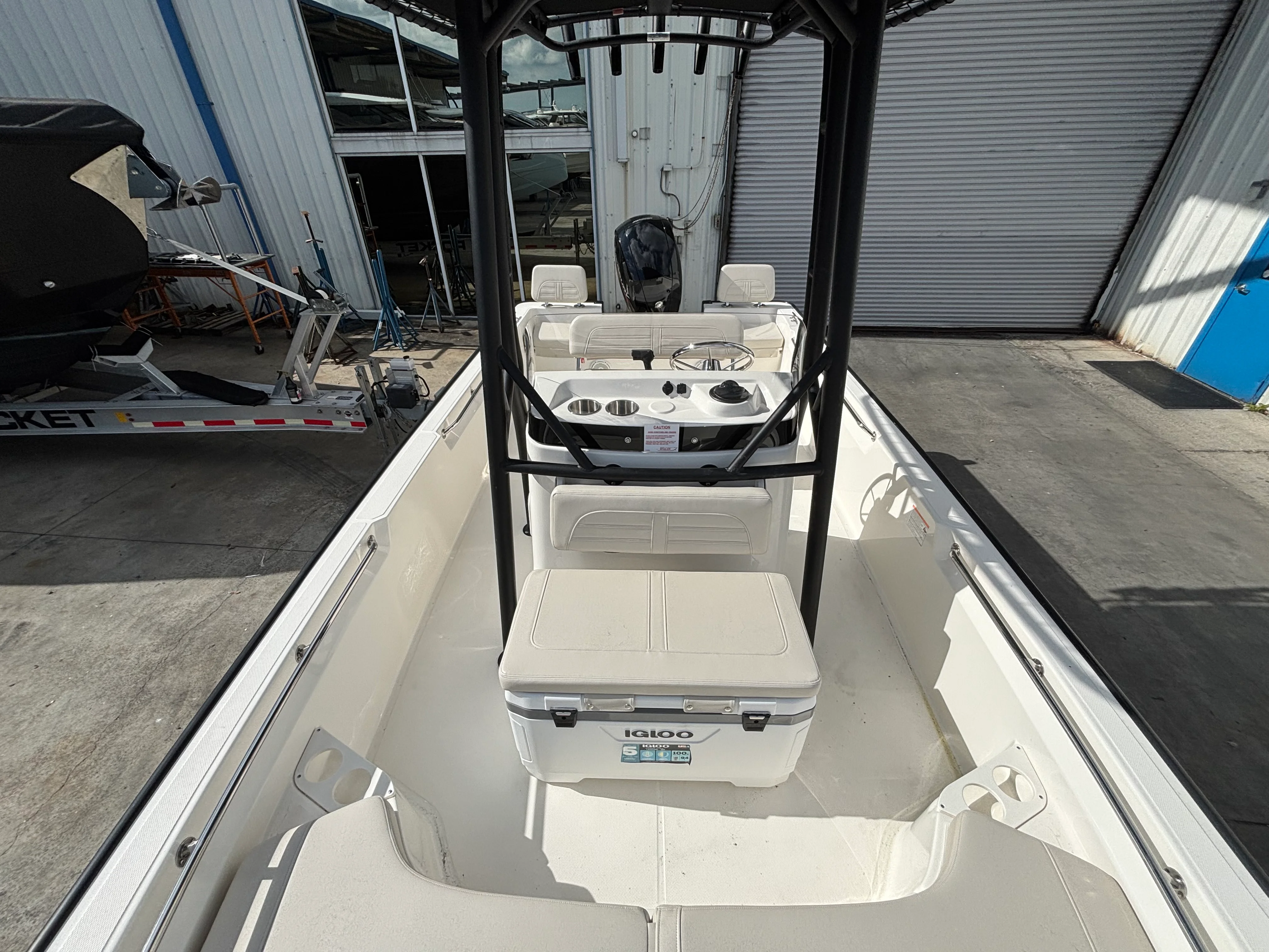 2026 Boston Whaler 190 Montauk Image Thumbnail #12