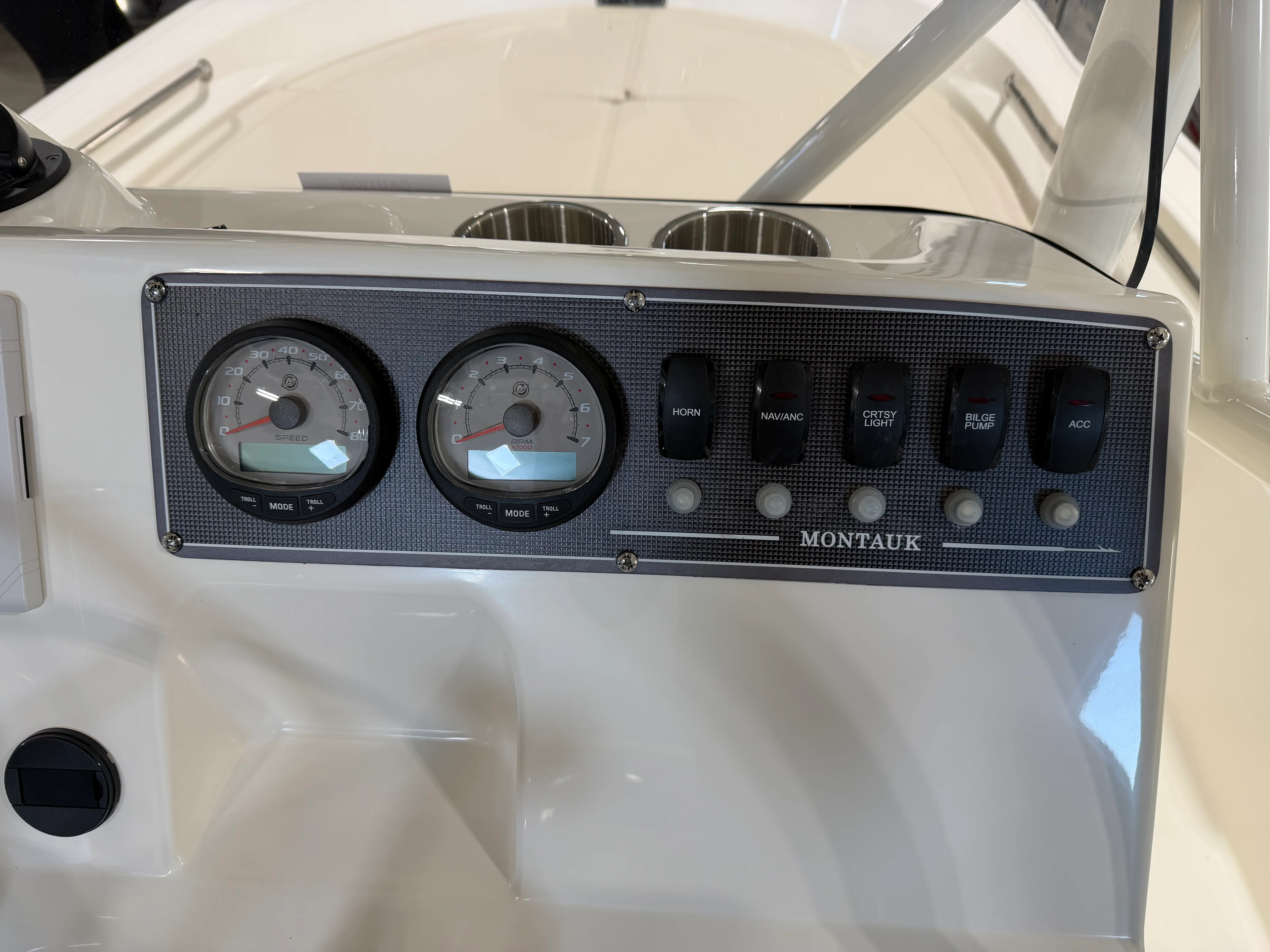 2026 Boston Whaler 190 Montauk Image Thumbnail #11