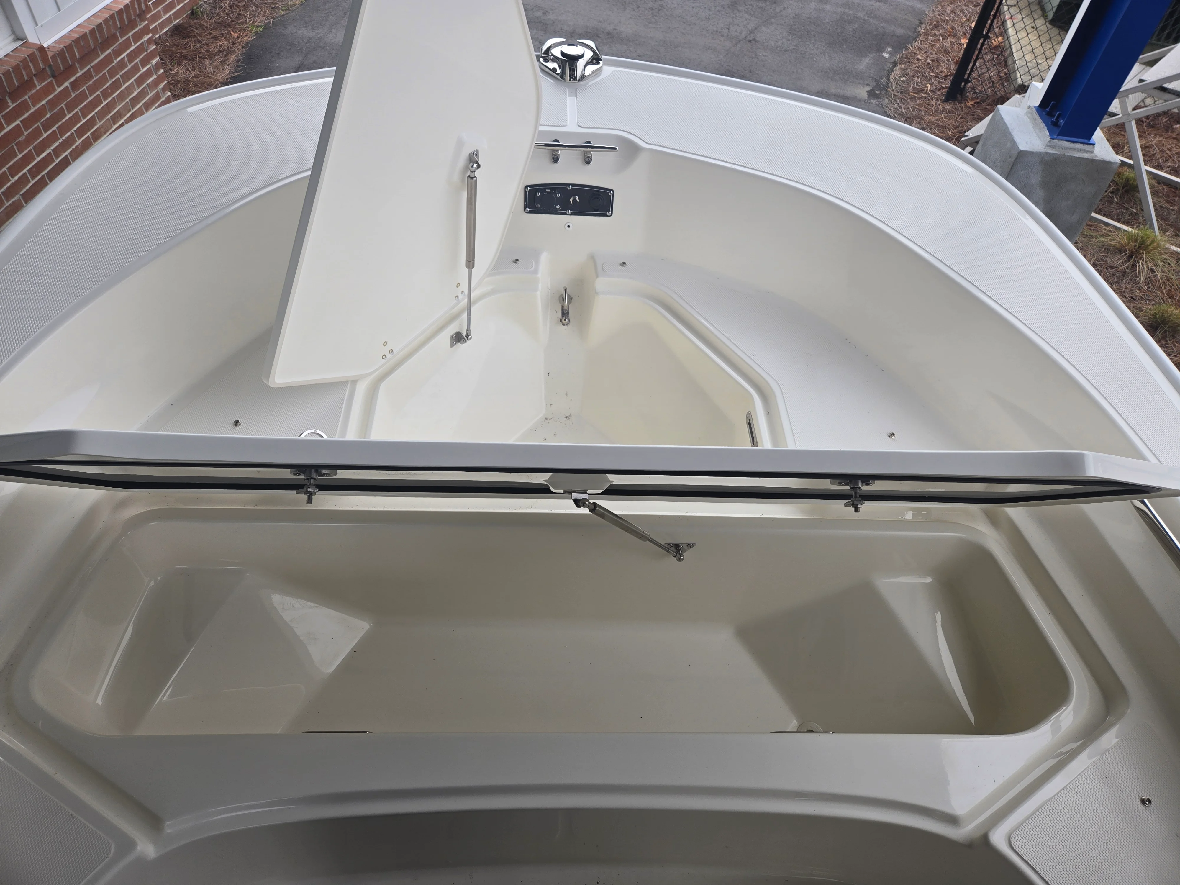 2026 Boston Whaler 190 Montauk Image Thumbnail #12