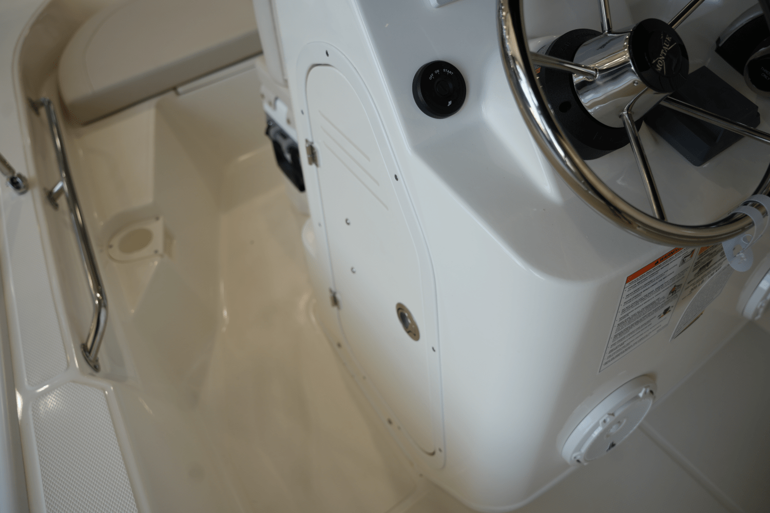 2025 Boston Whaler 150 Montauk Image Thumbnail #11
