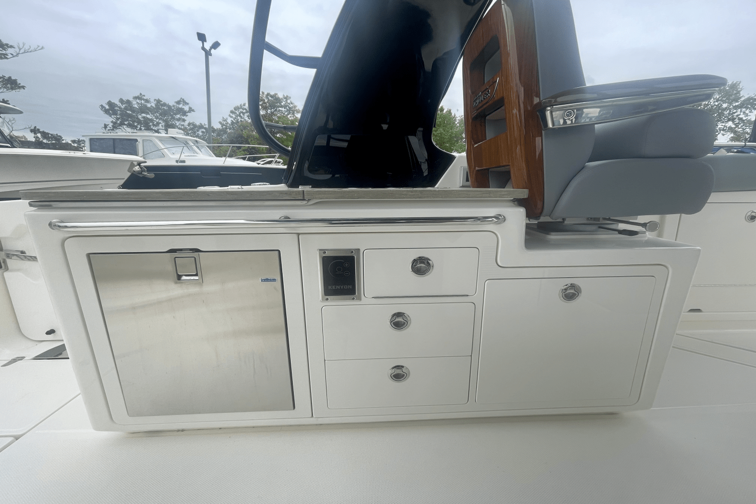 2025 Boston Whaler 380 Realm Image Thumbnail #12