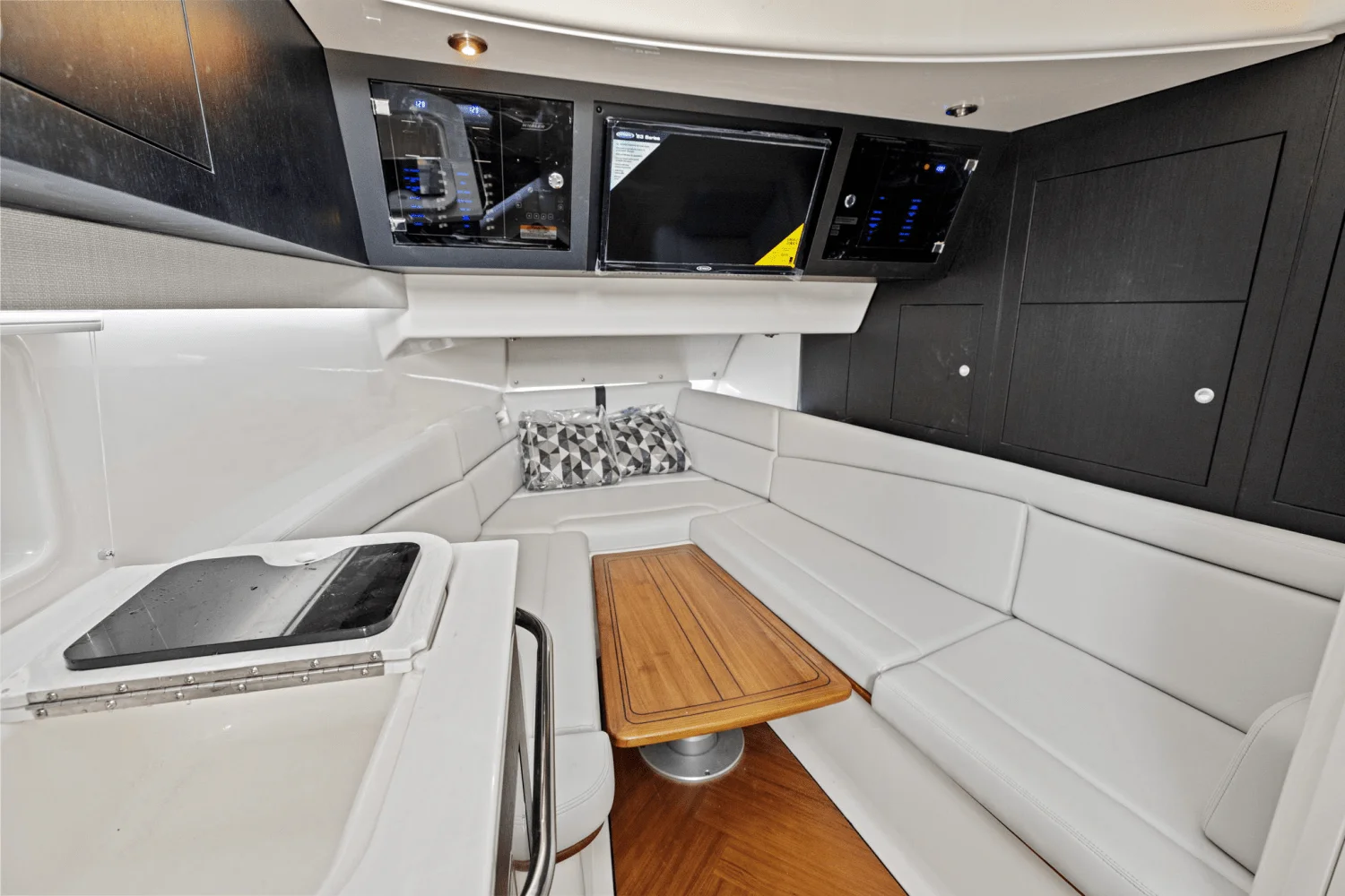 2025 Boston Whaler 380 Realm Image Thumbnail #35