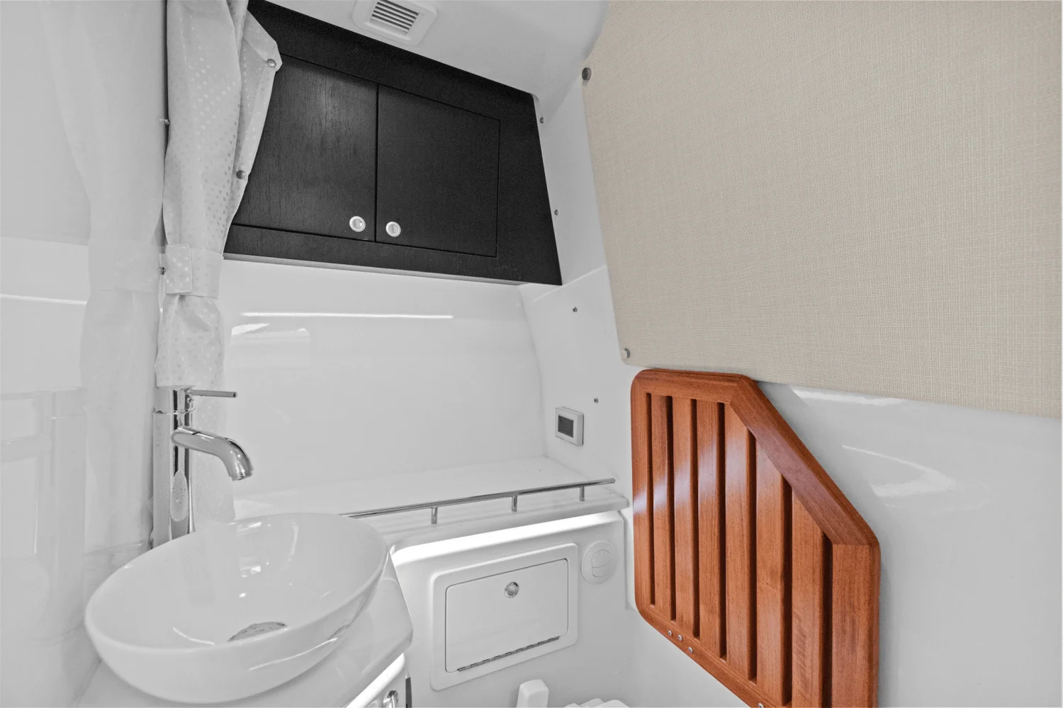 2025 Boston Whaler 380 Realm Image Thumbnail #41