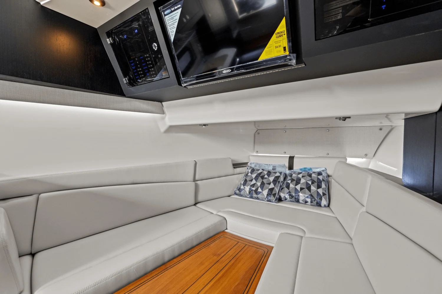 2025 Boston Whaler 380 Realm Image Thumbnail #37