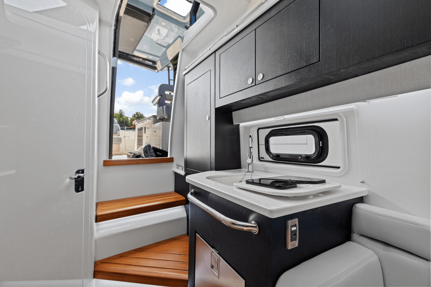 2025 Boston Whaler 380 Realm Image Thumbnail #38