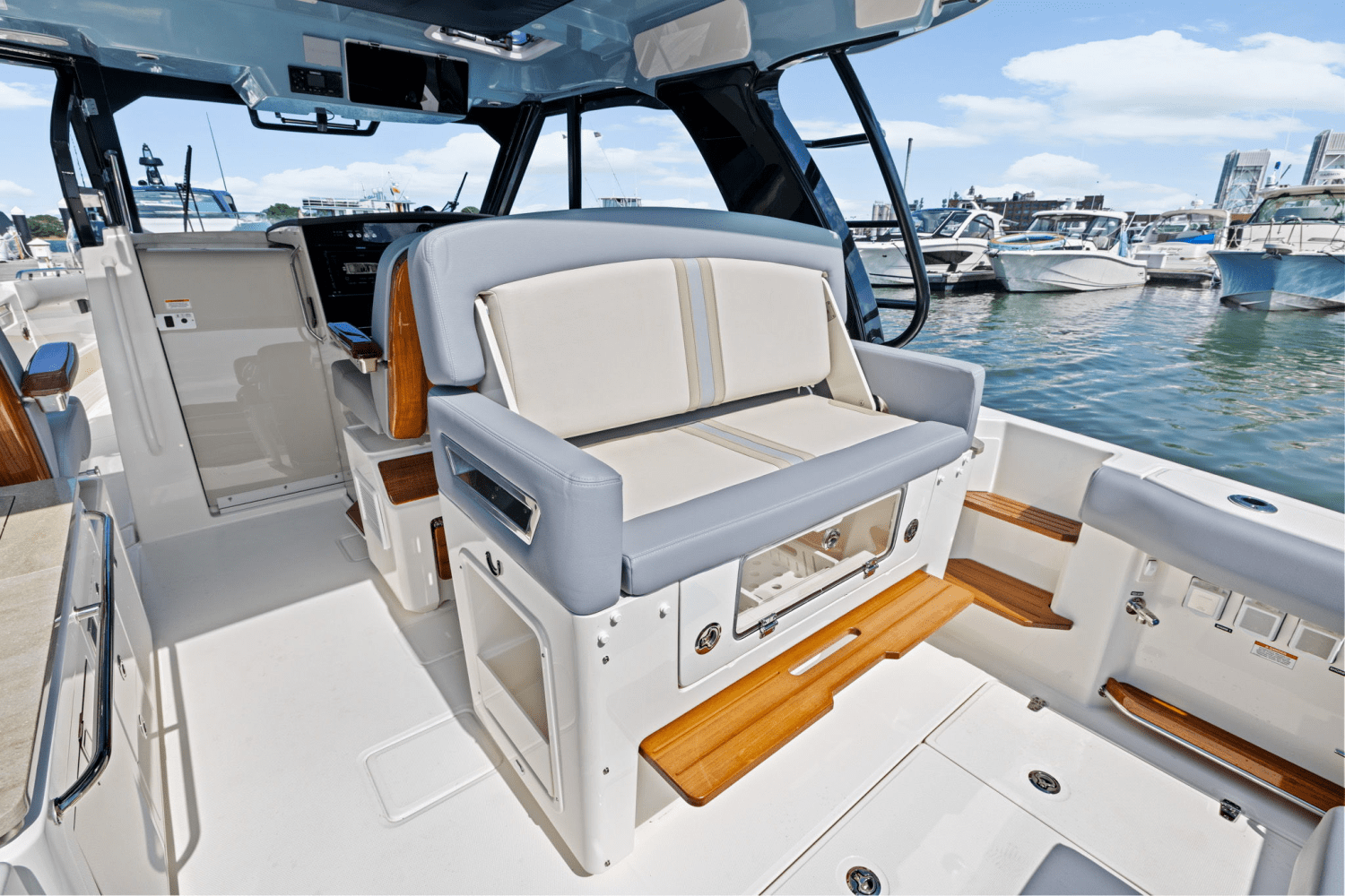 2025 Boston Whaler 380 Realm Image Thumbnail #18