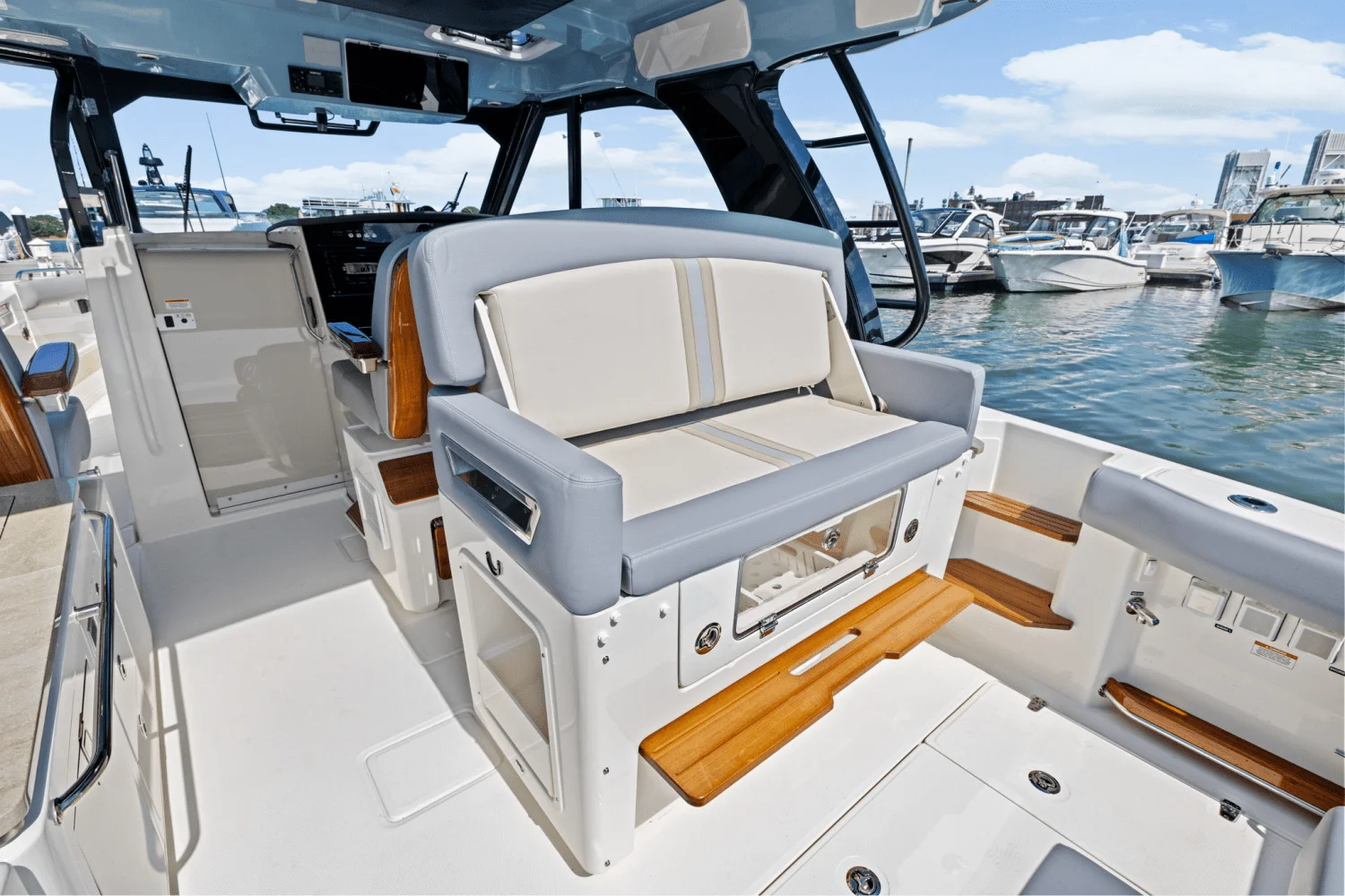 2025 Boston Whaler 380 Realm Image Thumbnail #18