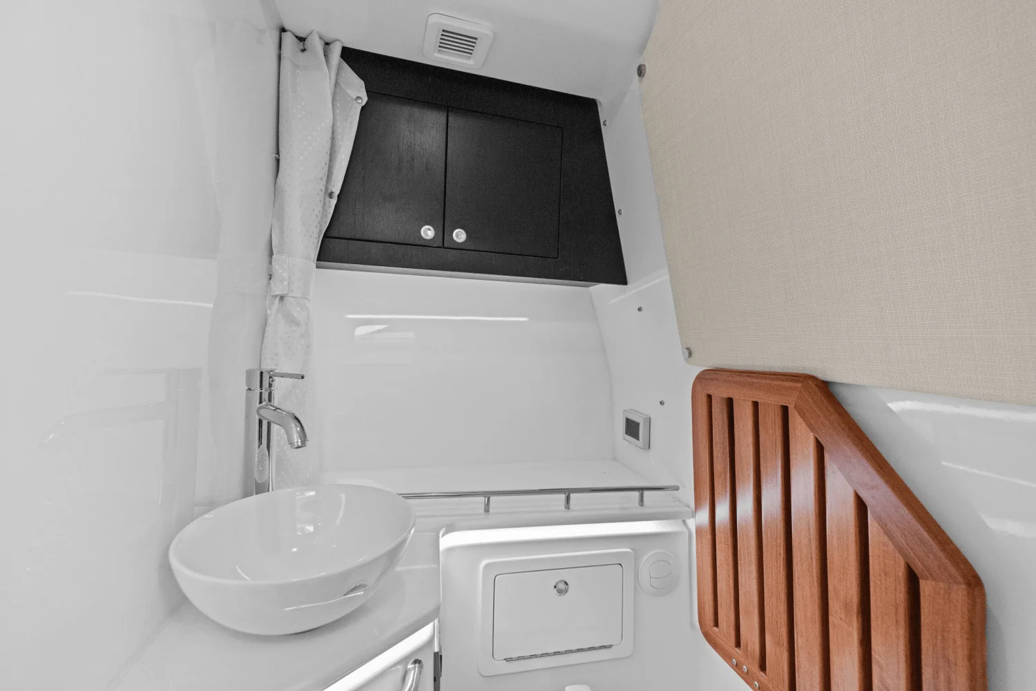 2025 Boston Whaler 380 Realm Image Thumbnail #42