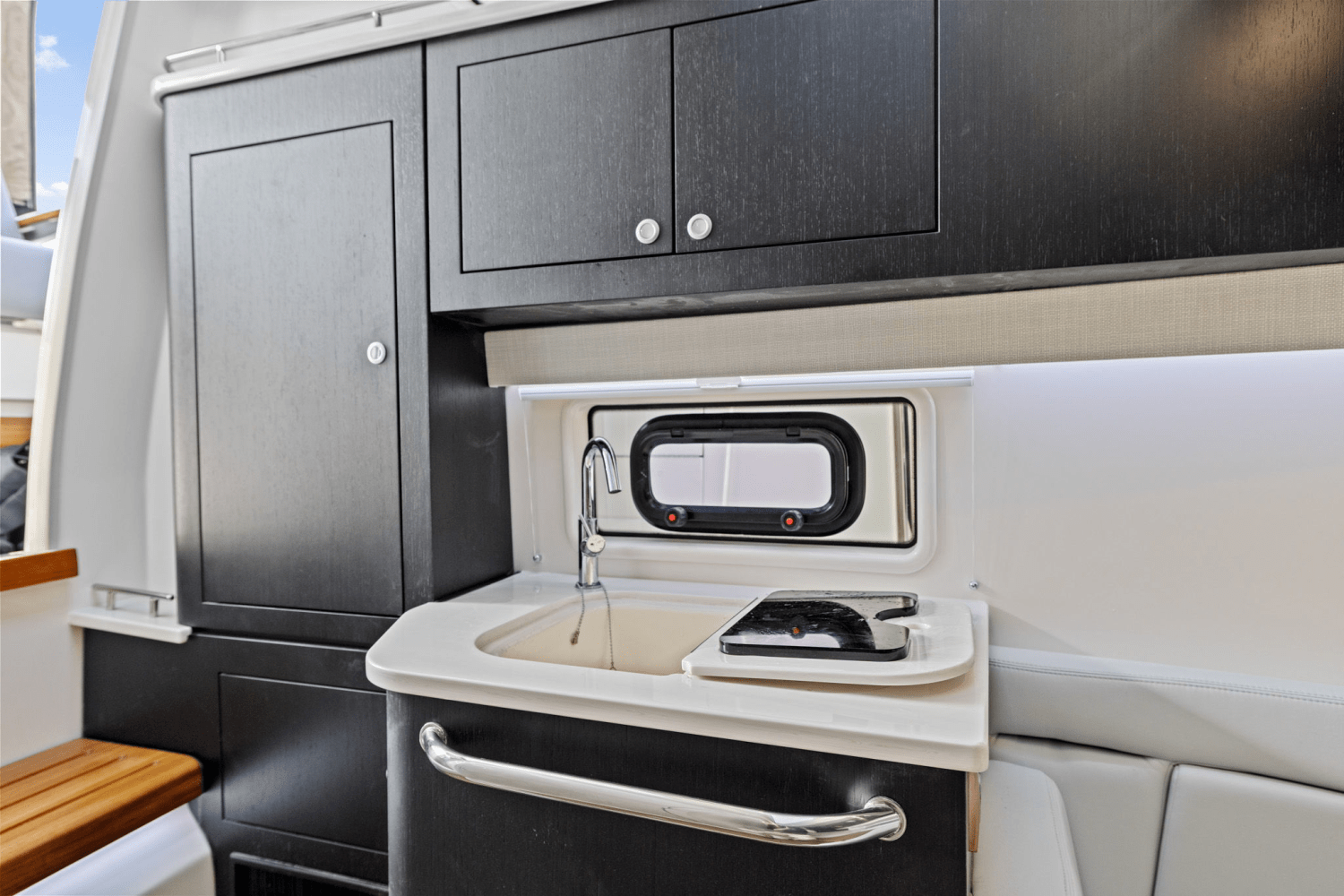 2025 Boston Whaler 380 Realm Image Thumbnail #40