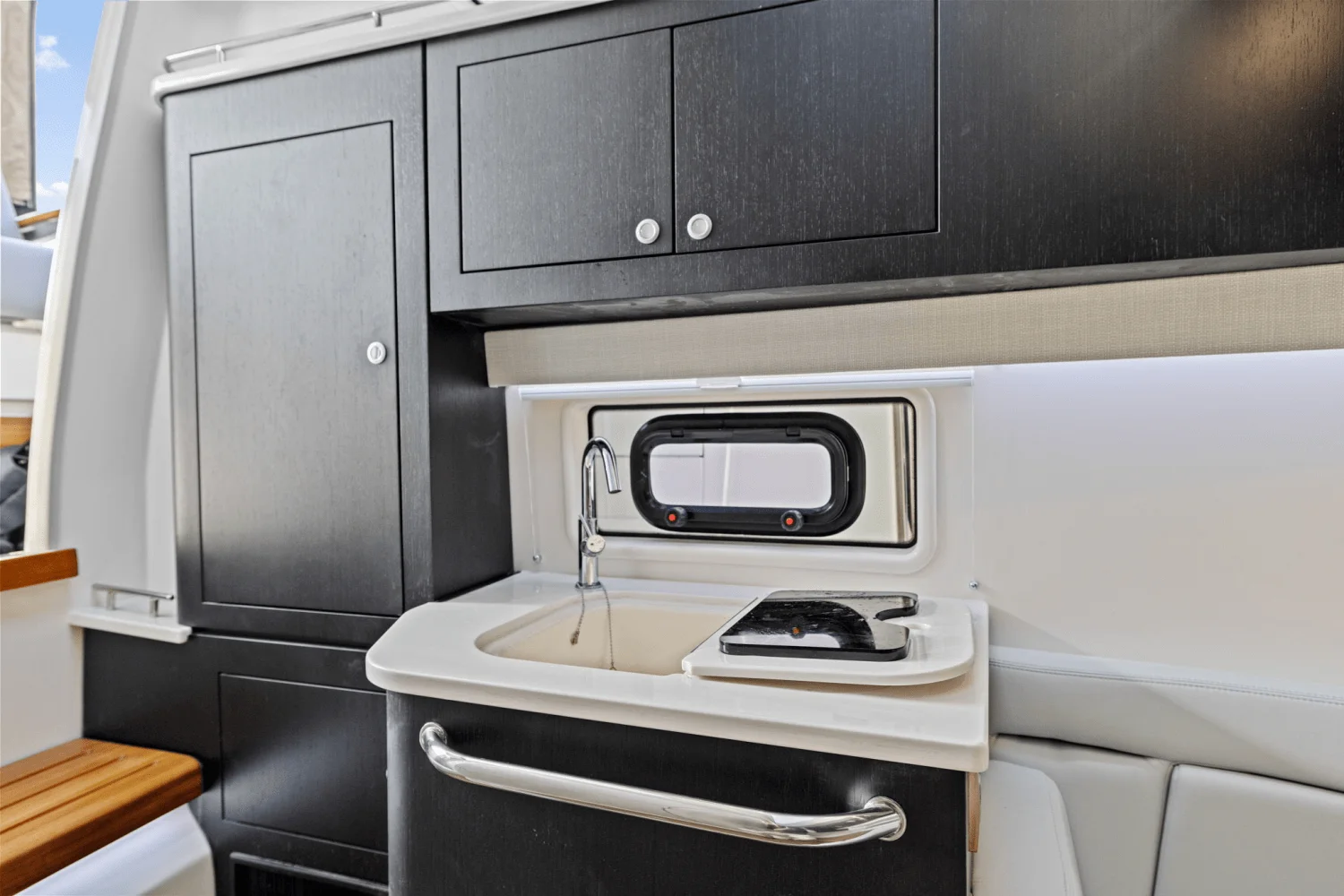 2025 Boston Whaler 380 Realm Image Thumbnail #40