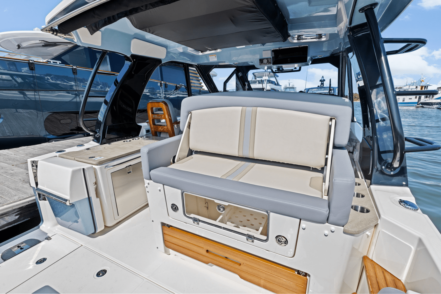 2025 Boston Whaler 380 Realm Image Thumbnail #15