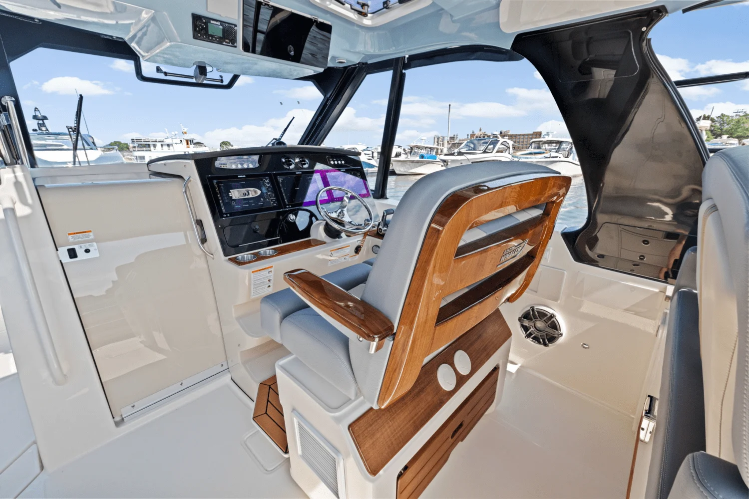 2025 Boston Whaler 380 Realm Image Thumbnail #24