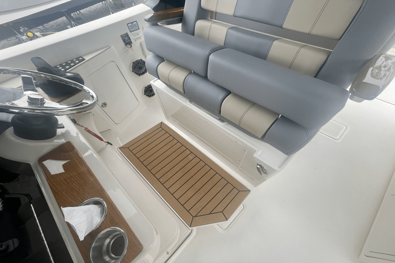 2025 Boston Whaler 380 Realm Image Thumbnail #15