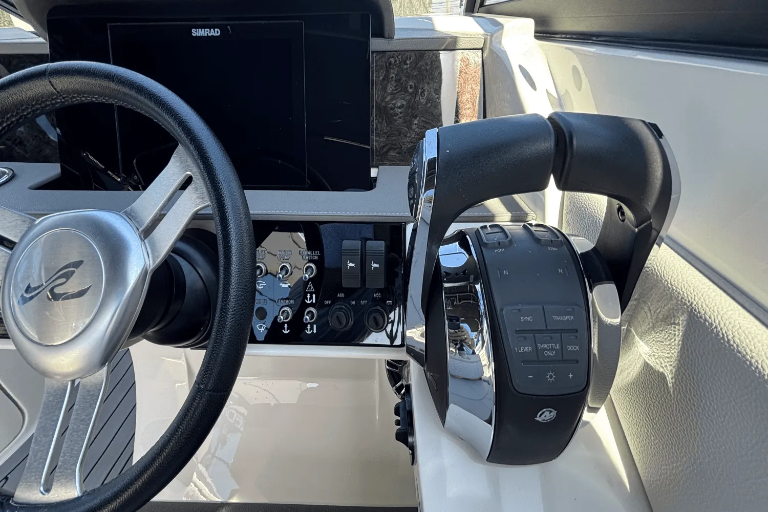 2020 Sea Ray SDX 290 Outboard Image Thumbnail #19