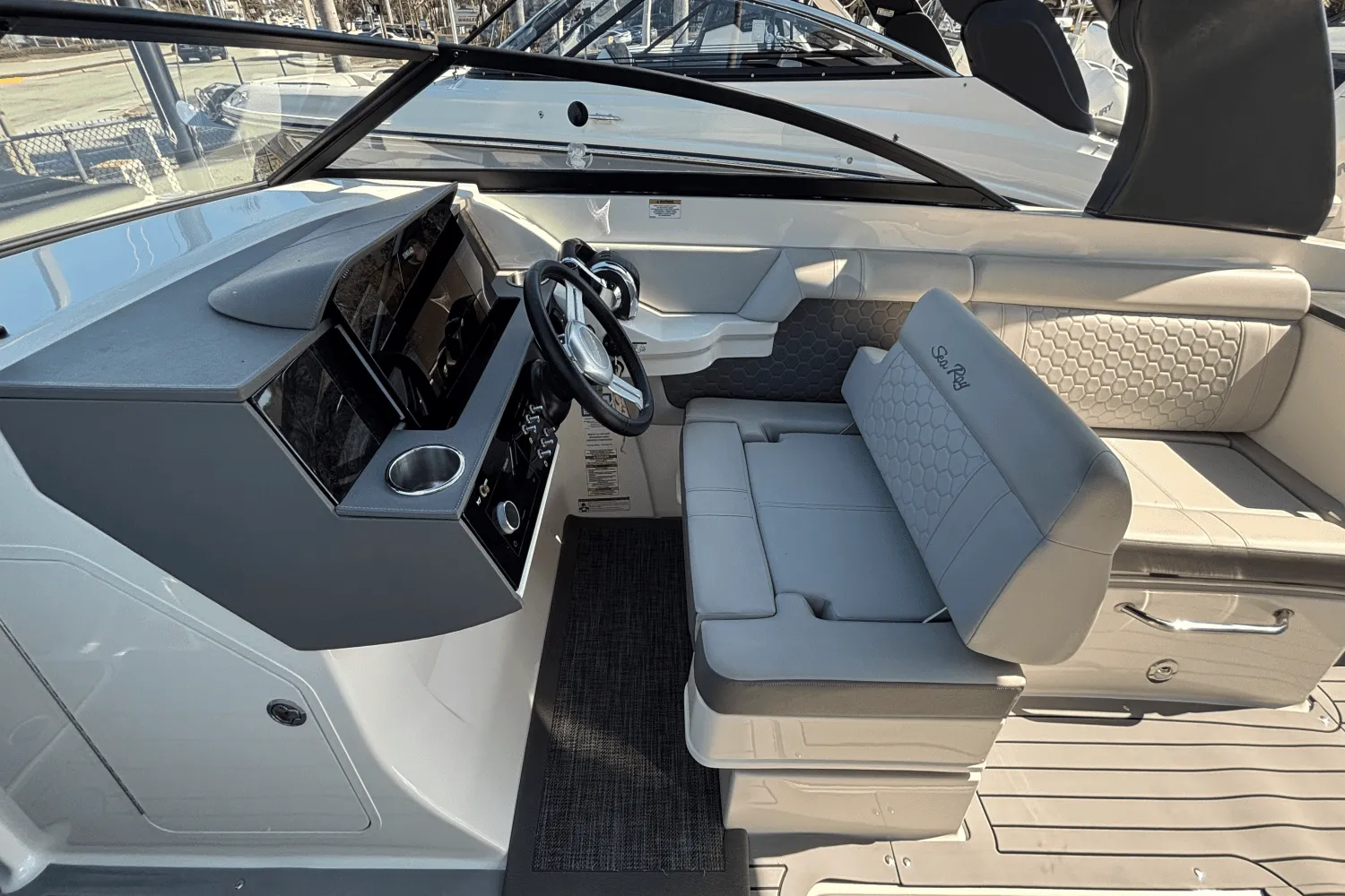 2020 Sea Ray SDX 290 Outboard Image Thumbnail #18