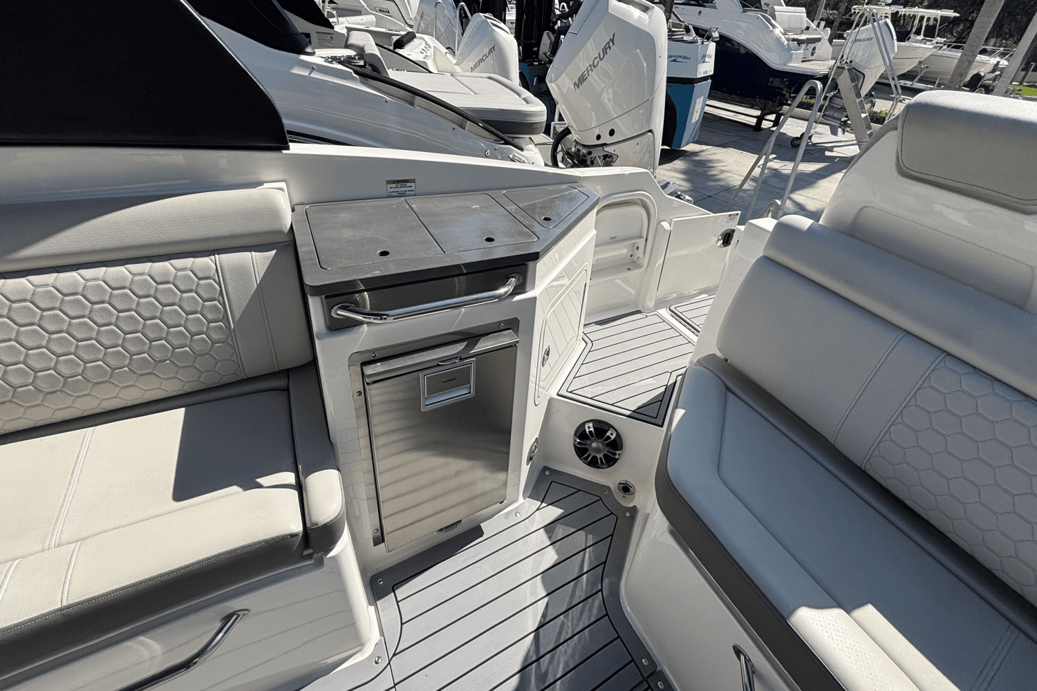 2020 Sea Ray SDX 290 Outboard Image Thumbnail #12