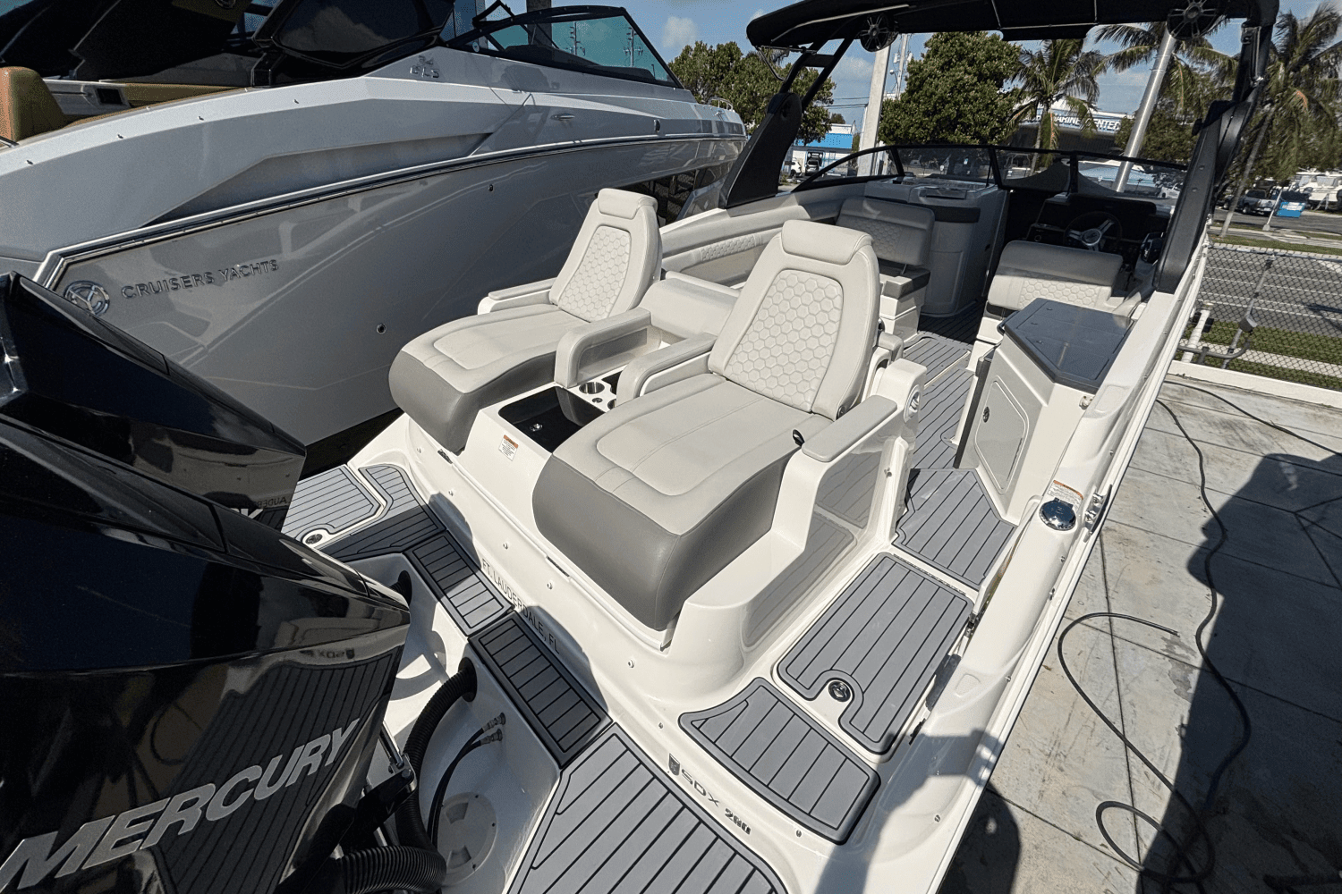 2020 Sea Ray SDX 290 Outboard Image Thumbnail #8