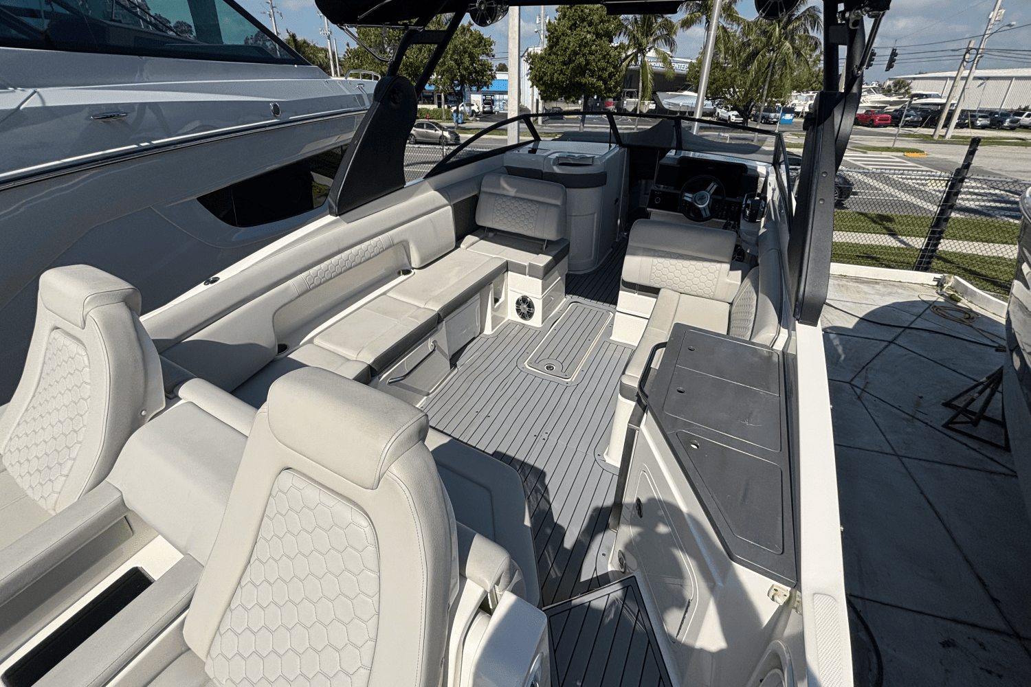2020 Sea Ray SDX 290 Outboard Image Thumbnail #10