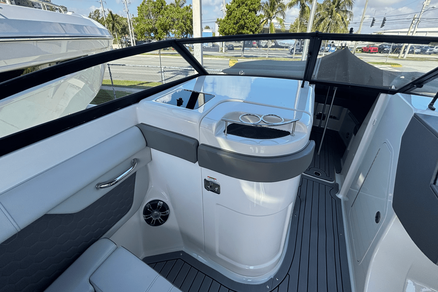 2020 Sea Ray SDX 290 Outboard Image Thumbnail #21