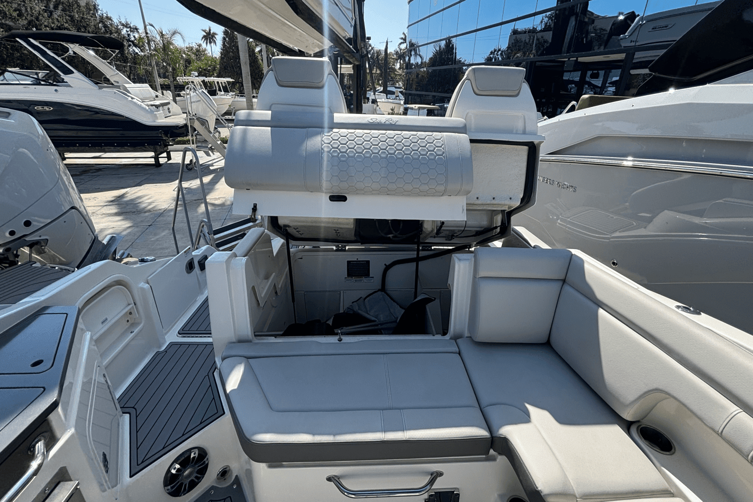 2020 Sea Ray SDX 290 Outboard Image Thumbnail #16