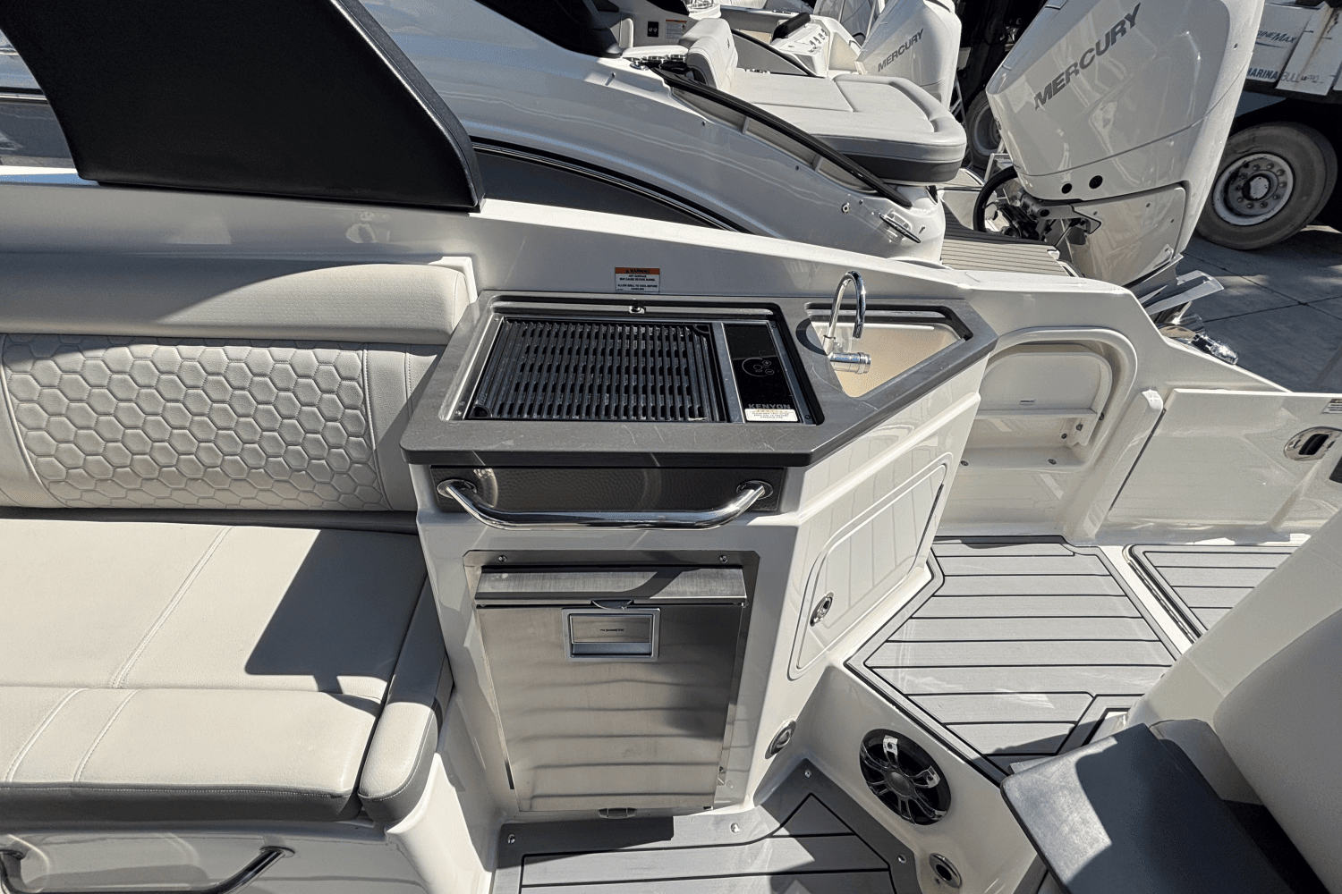 2020 Sea Ray SDX 290 Outboard Image Thumbnail #13