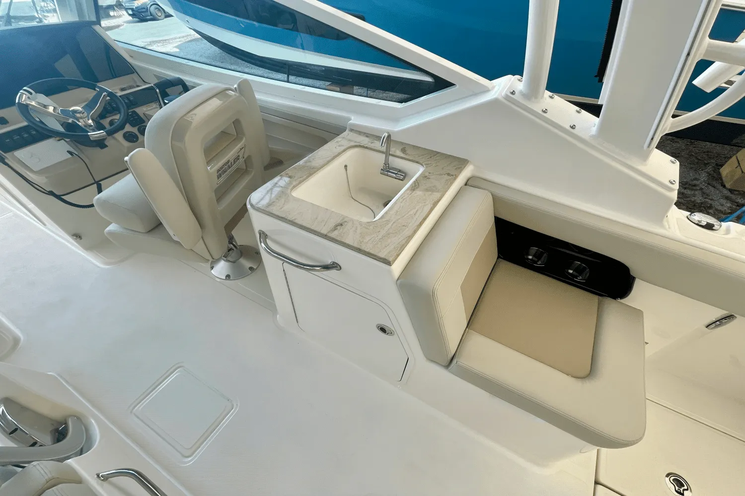 2025 Boston Whaler 280 Vantage Image Thumbnail #12