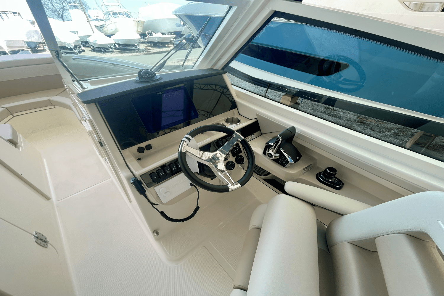 2025 Boston Whaler 280 Vantage Image Thumbnail #21