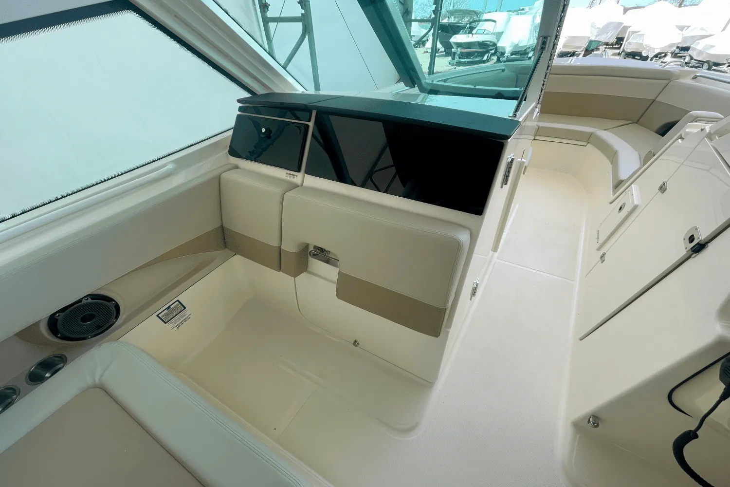 2025 Boston Whaler 280 Vantage Image Thumbnail #18