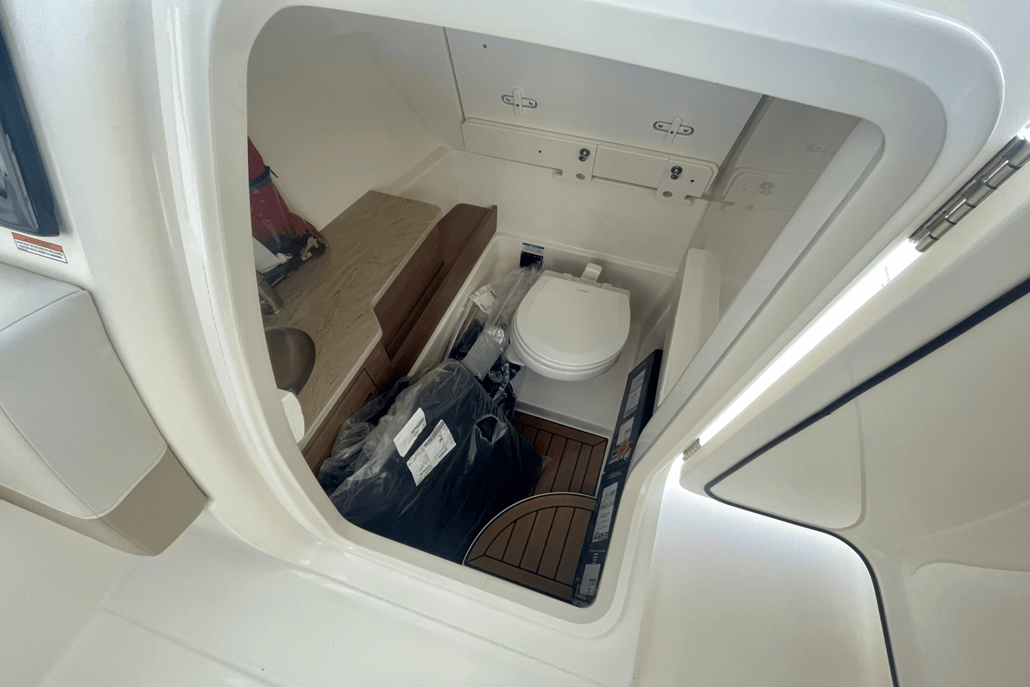 2025 Boston Whaler 280 Vantage Image Thumbnail #19