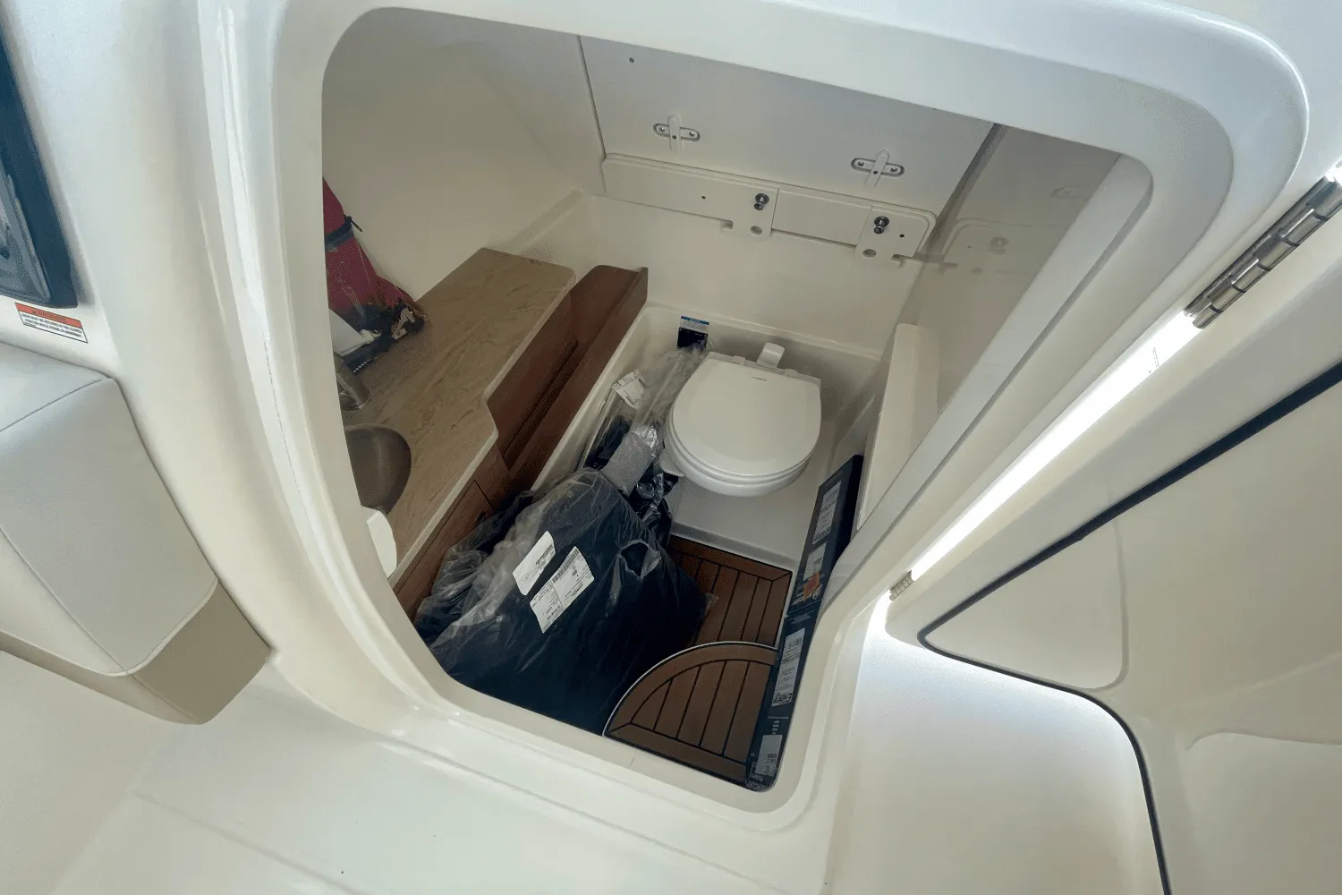 2025 Boston Whaler 280 Vantage Image Thumbnail #19