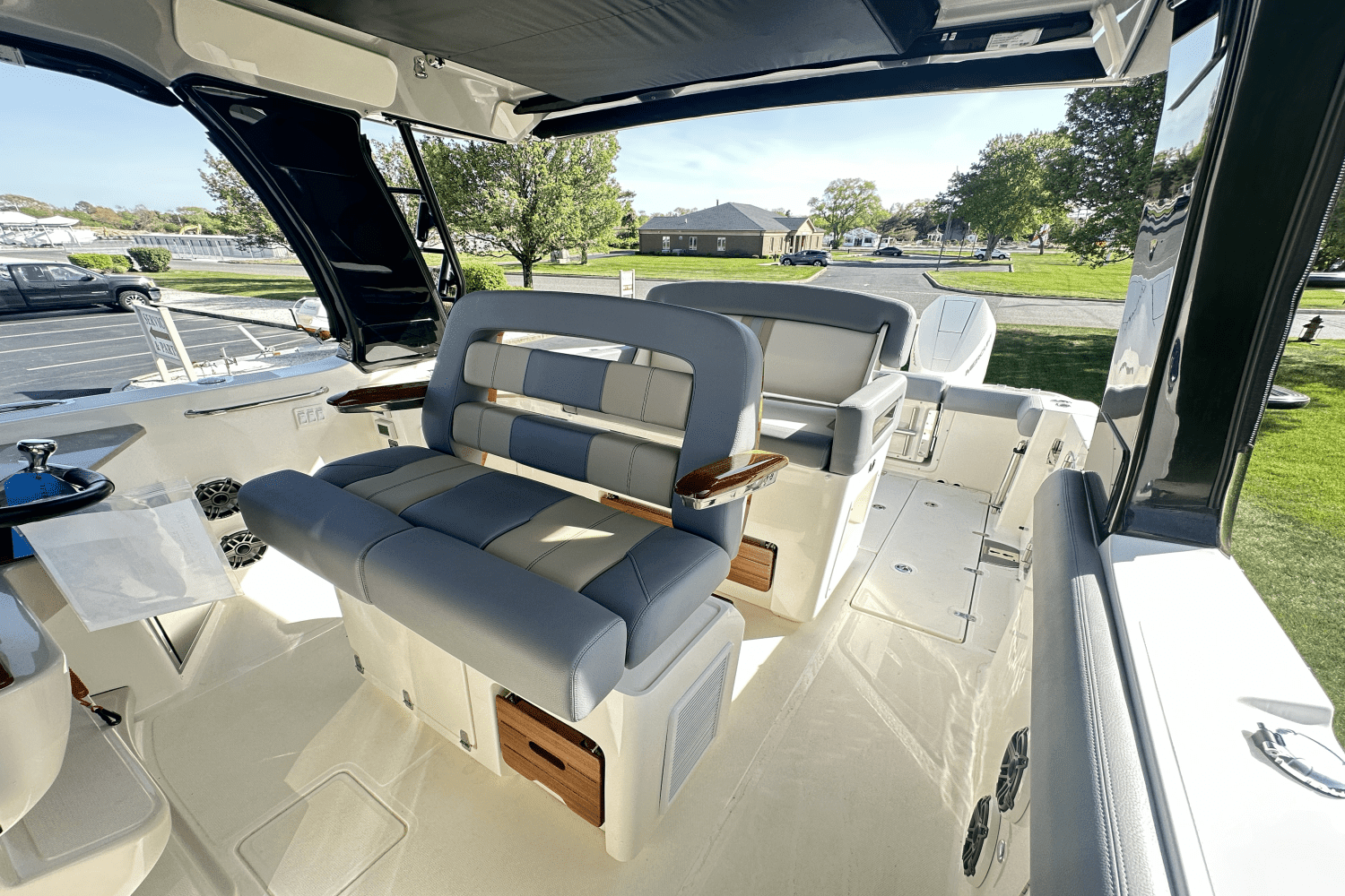 2025 Boston Whaler 350 Realm Image Thumbnail #11