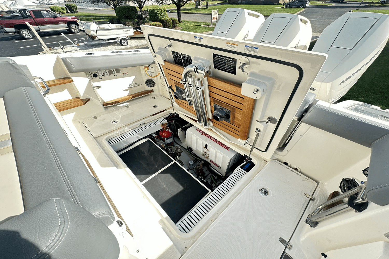 2025 Boston Whaler 350 Realm Image Thumbnail #7