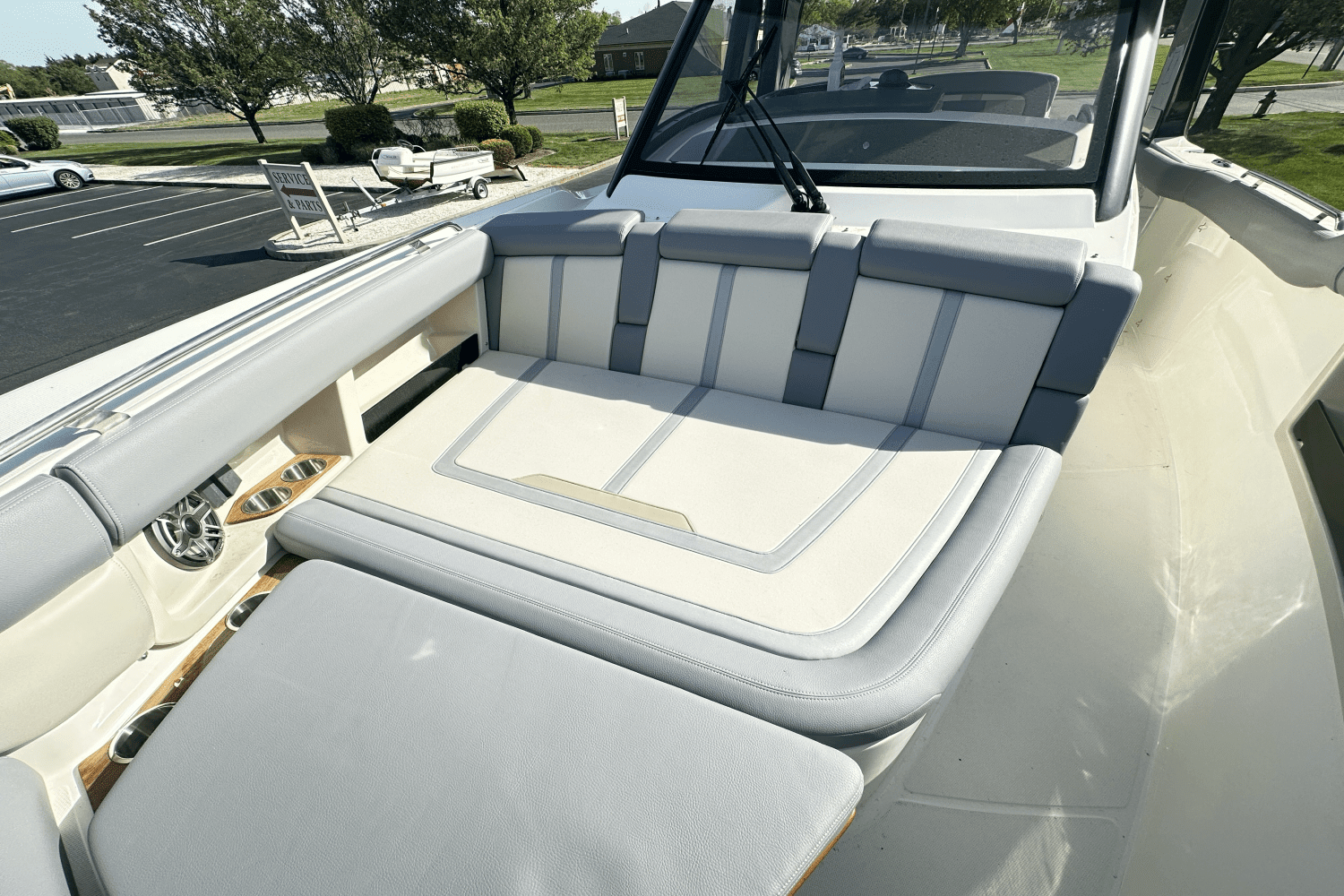 2025 Boston Whaler 350 Realm Image Thumbnail #18