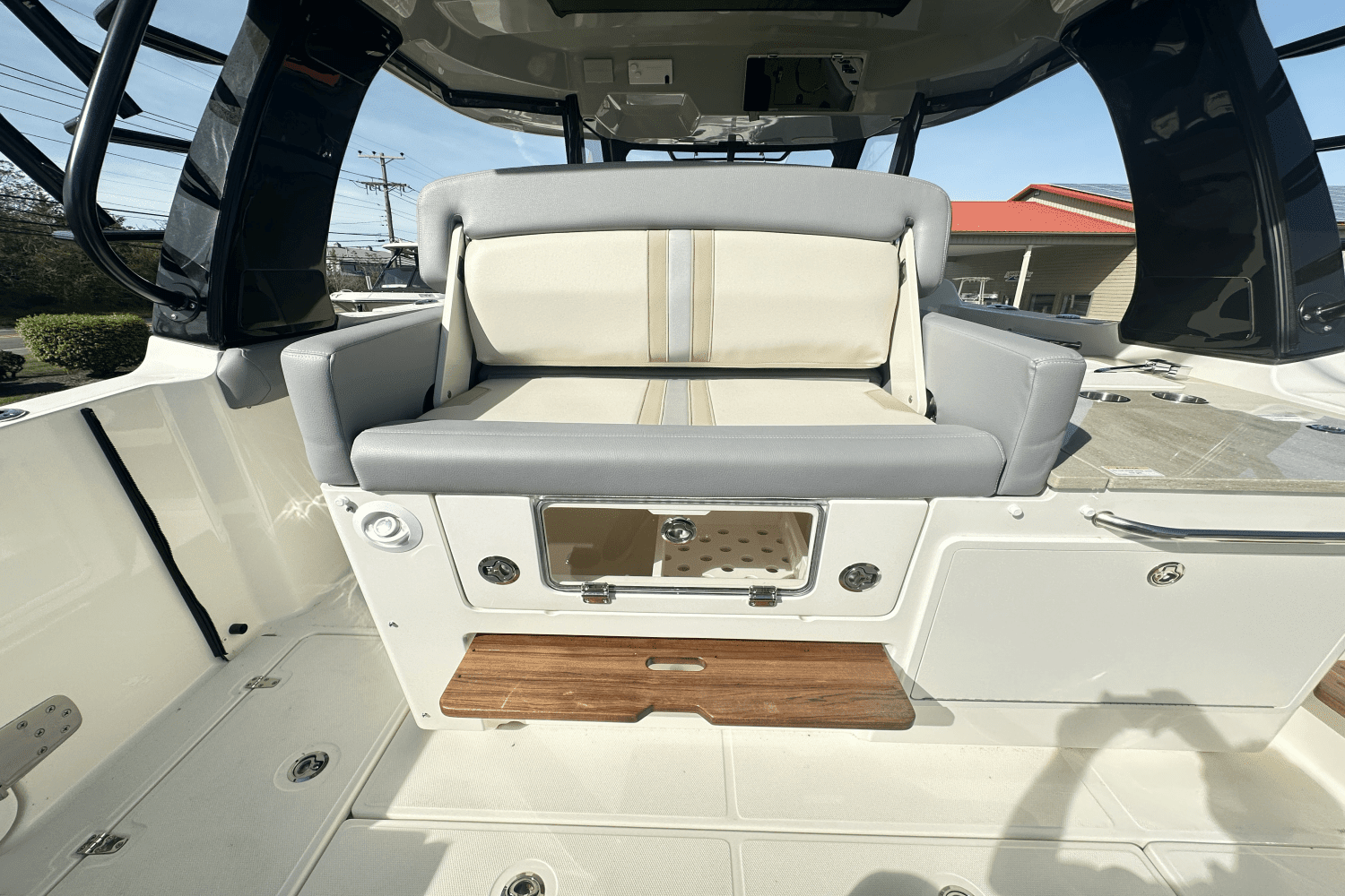 2025 Boston Whaler 350 Realm Image Thumbnail #5